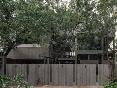 MS House by Studio Saransh: Harmonizing Brutalism with Nature in Ahmedabad