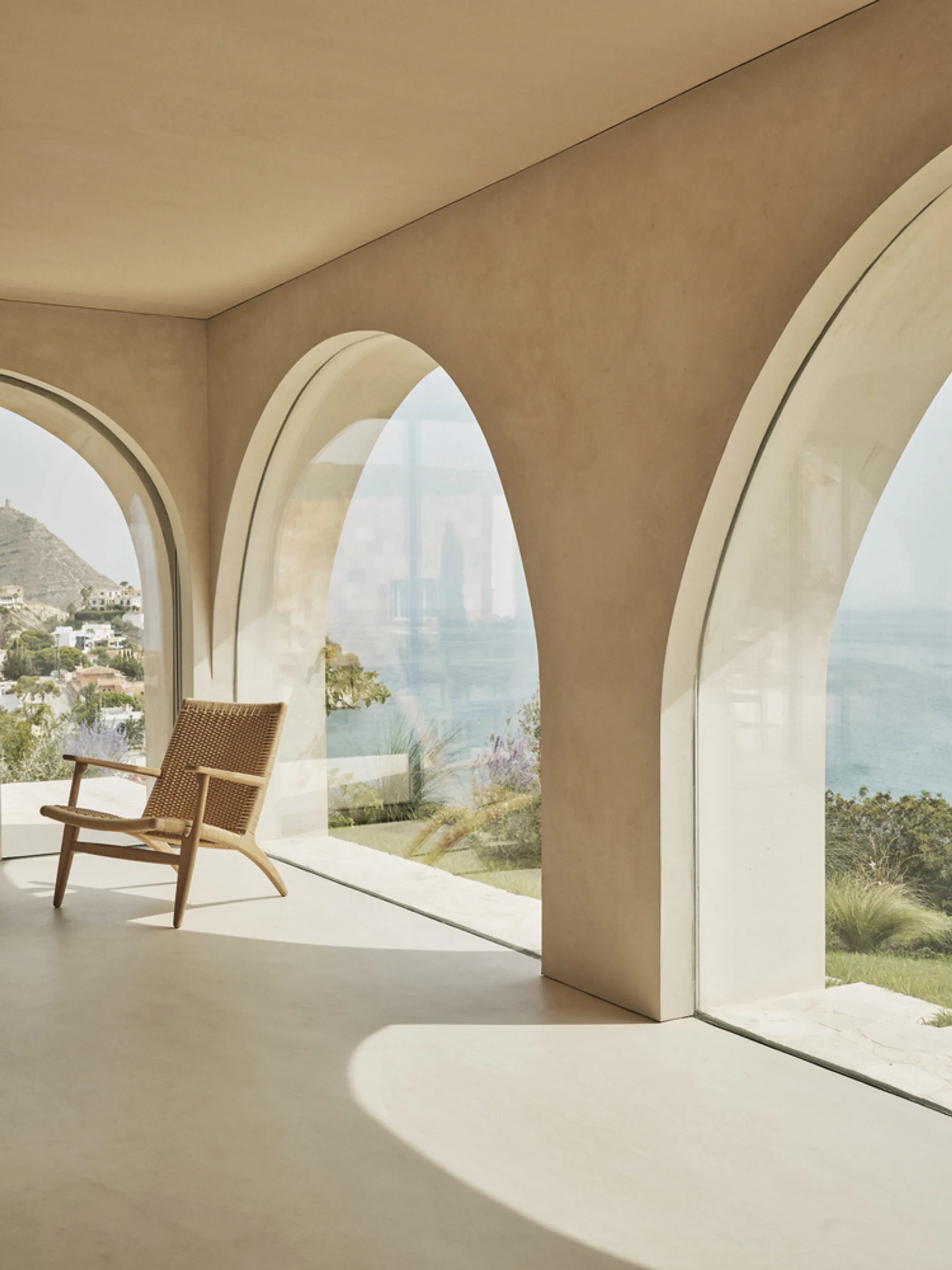 100 Planos Arquitectura Sculpts a Hillside Home of Arches and Lime in El Campello