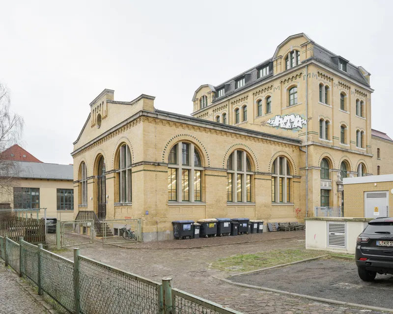 Machinery Hall Leipzig: a historic industrial hall converted into workshops and offices