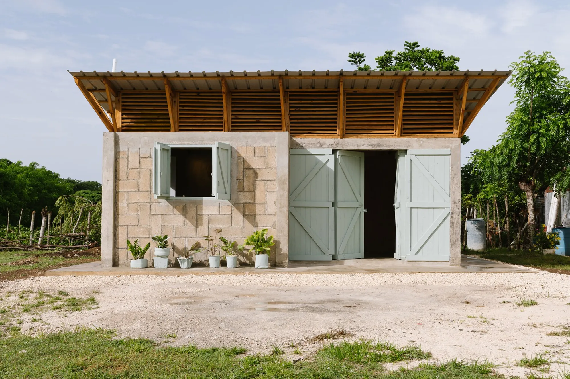 Teacher’s House by Øblicuo: A Resilient Rural Home Elevating Community Living in the Dominican Republic