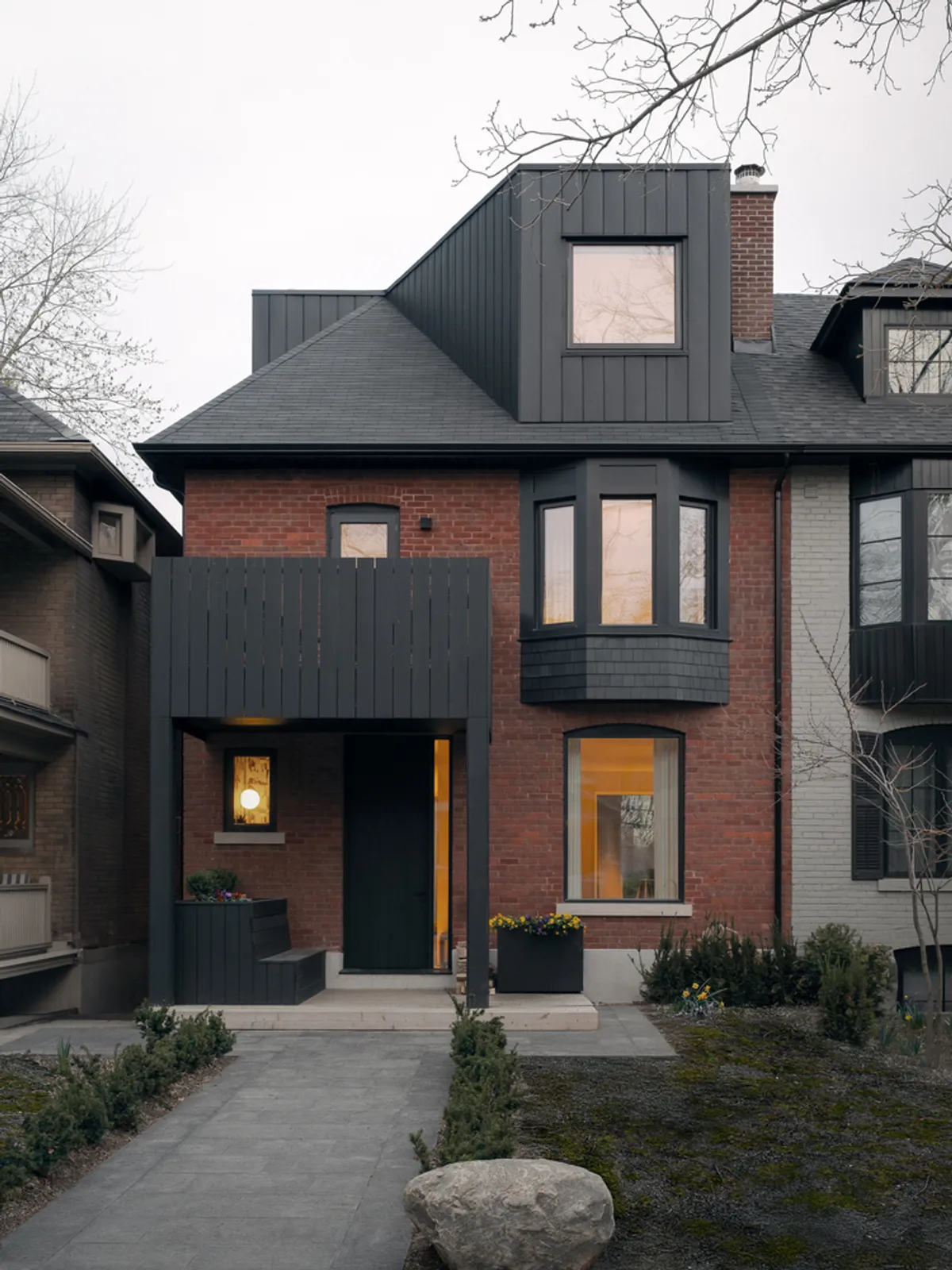 Rathnelly House by Studio VAARO: A Contemporary Renovation in Midtown Toronto