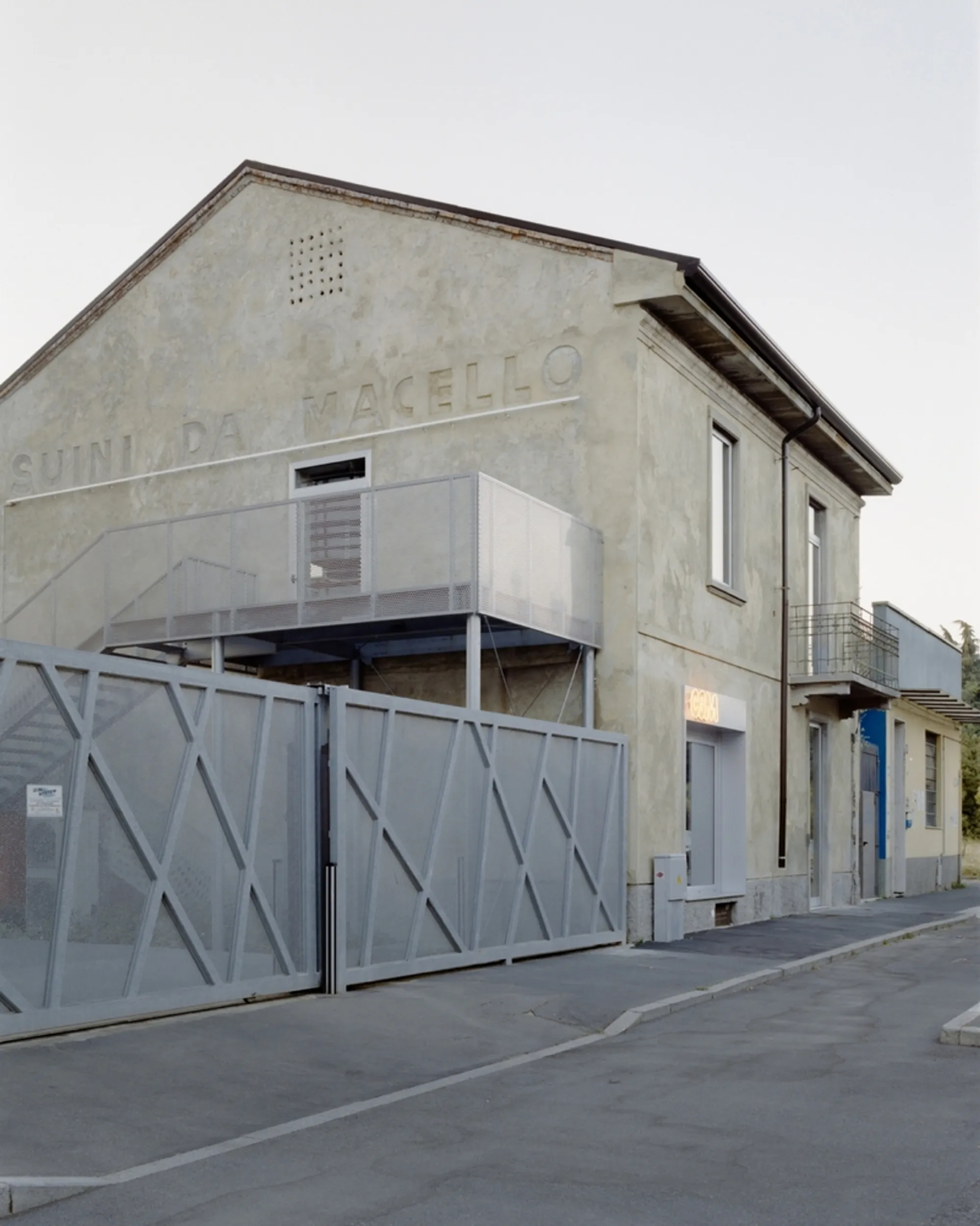 A Villa Between Cyberpunk and Listening Bar: co.arch studio Reimagines a Forgotten Milanese Landmark