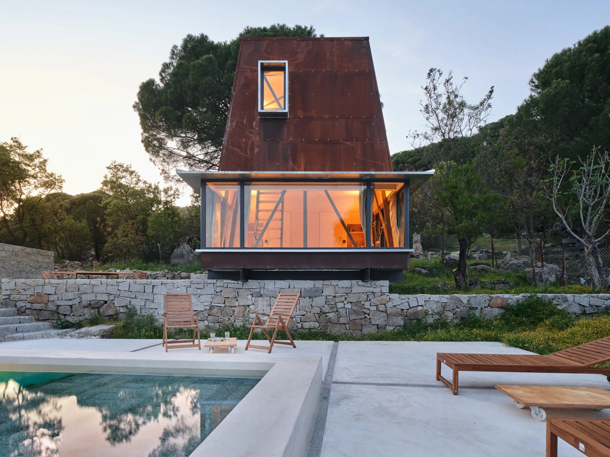 Cabin in Woods by Ediz Demirel Works – A Minimalist Steel-Clad Retreat in Kozak Plateau