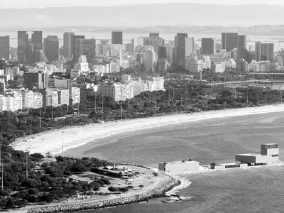 Athenaeum of World Architecture: A Coastal Dialogue Space on Rio's Edge