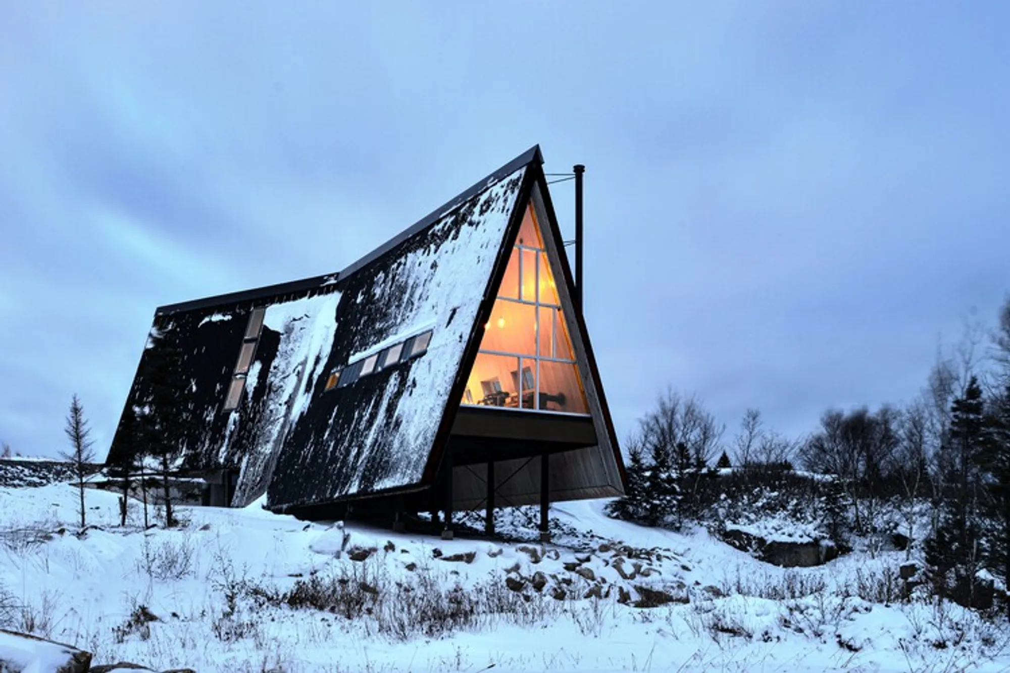 B-Frame Residence by Peter Braithwaite Studio — A Built-Through-Making Coastal Experiment in Architecture