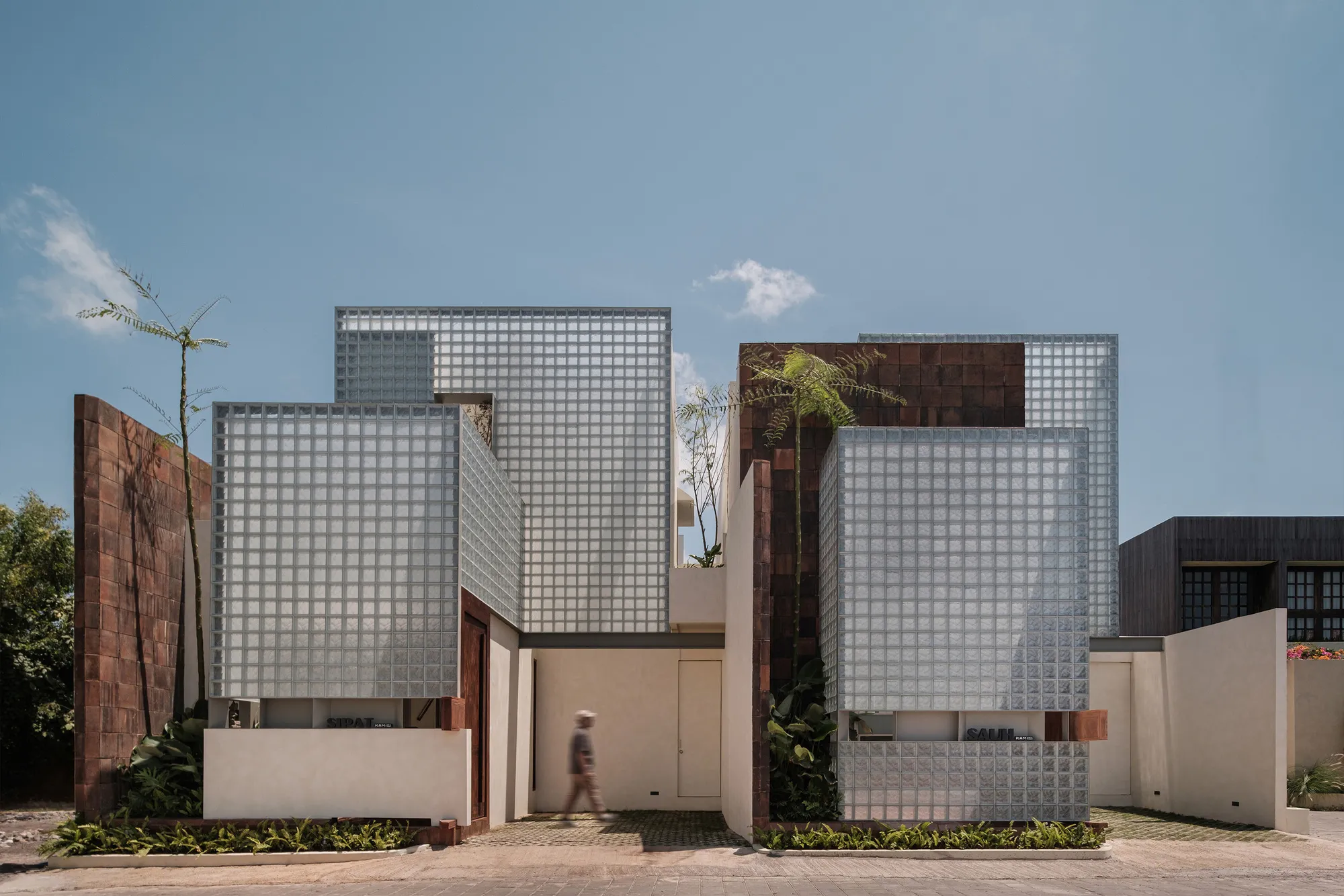 Villa Sipat & Sauh by Arkana Architects: A Modern Tropical Retreat Redefining Home-Like Hospitality in Bali