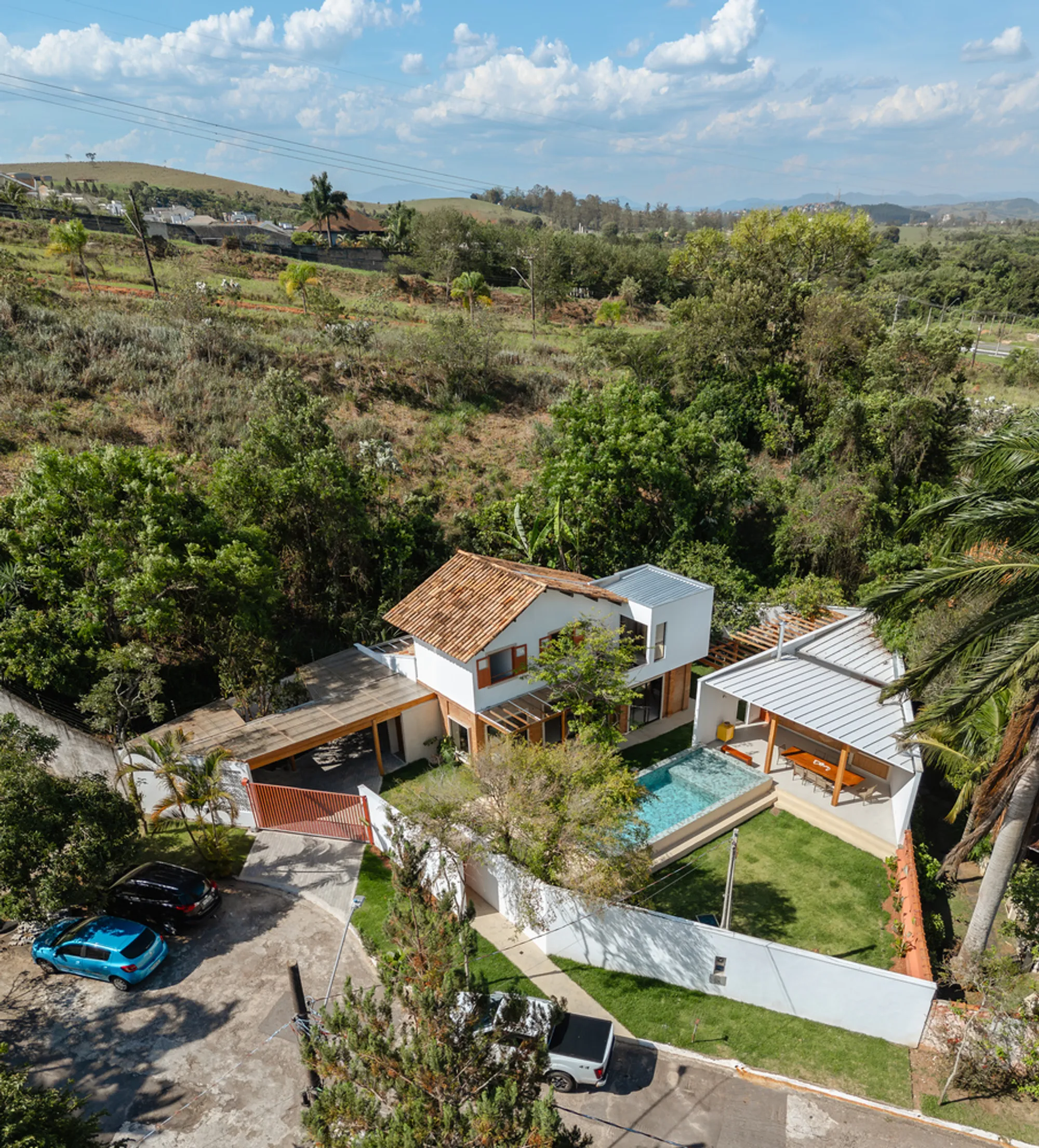 House Graviola: A Harmonious Blend of Heritage and Contemporary Design in Urbanova, Brazil