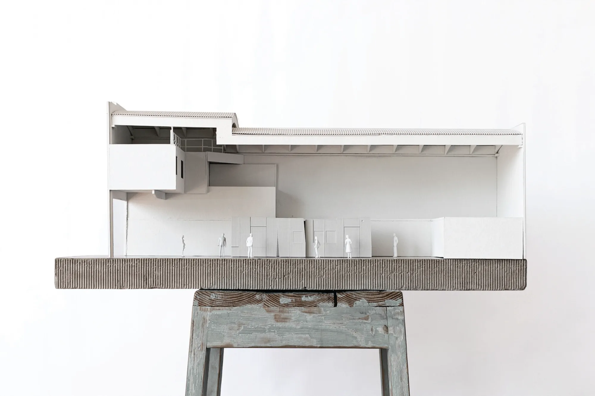 Exhibition “Ideas Fijas” by MATER and Cecilia Szalkowicz – A Fusion of Architecture, Sculpture, and Photography in Buenos Aires