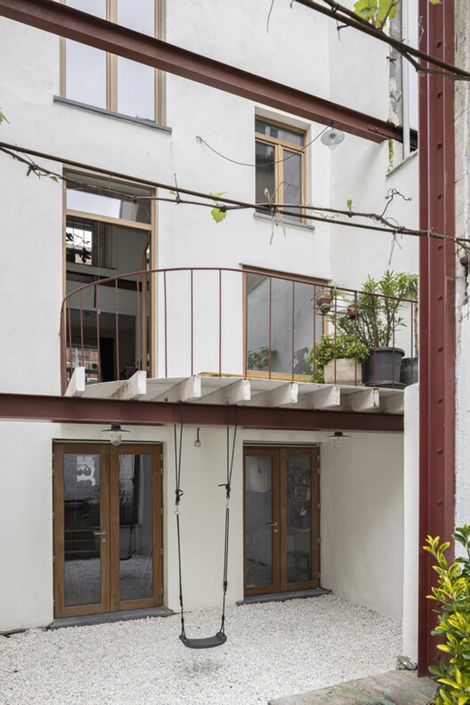 Georges House – A Vertical Transformation of a Brussels Townhouse by hé! architectuur