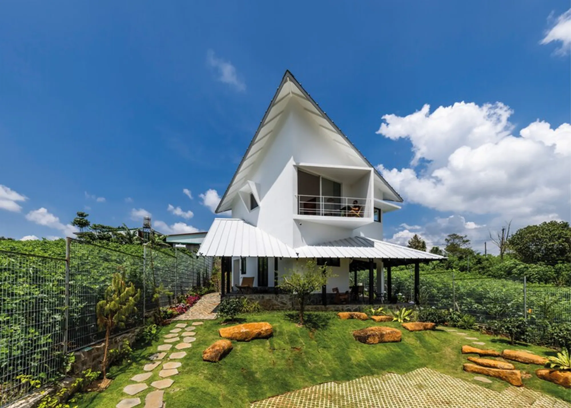 Dau Tam House by 6717 Studio