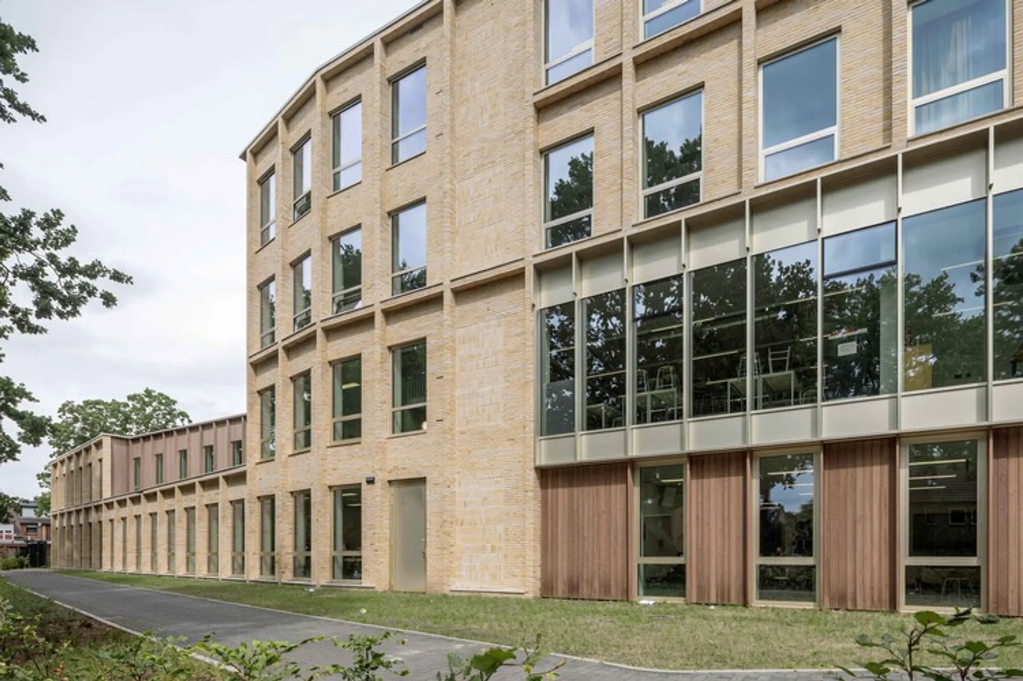 Het Streek Lyceum School by Atelier van Berlo + Ector Hoogstad Architecten – Educational Architecture in Ede, Netherlands