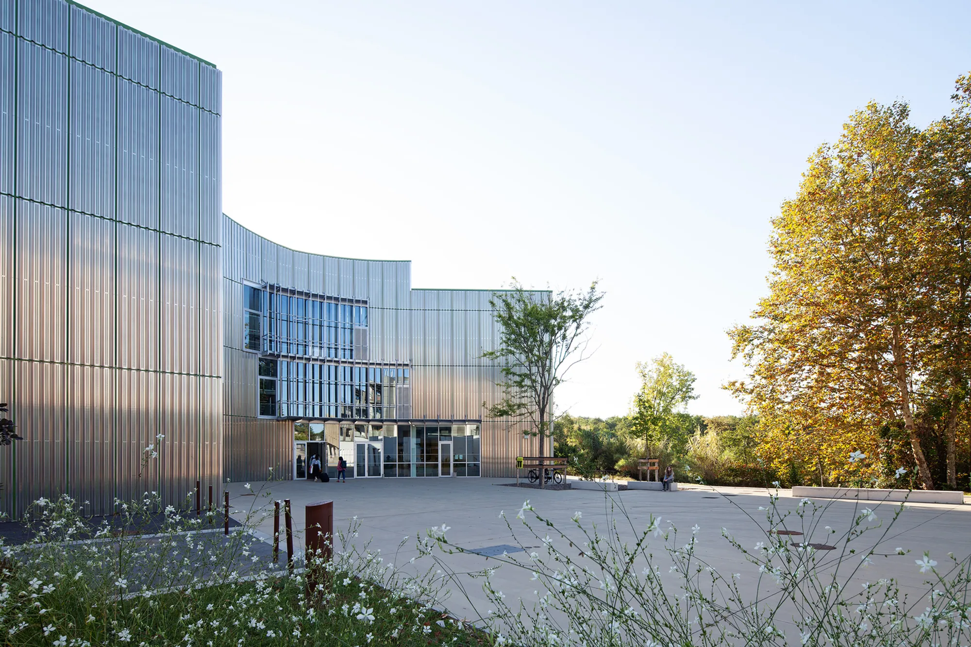 ISALAB Engineering School in Anglet — A Contemporary Hub for Construction Innovation