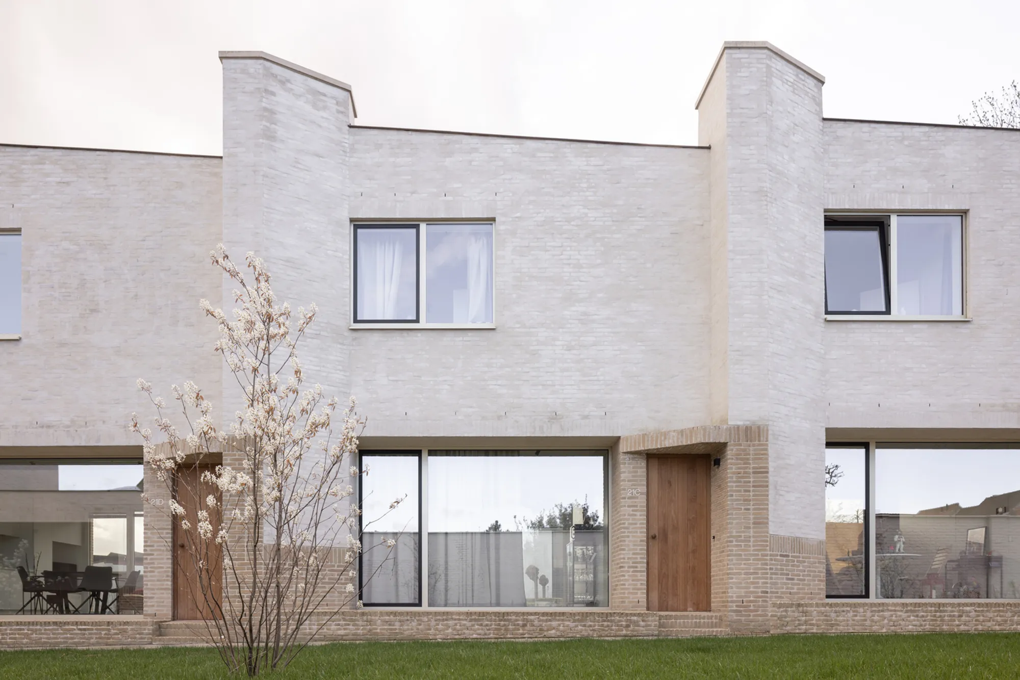 Ten Boomgaard Housing by WE-S architecten: A Contemporary Reimagining of the Traditional Beguinage in Bruges