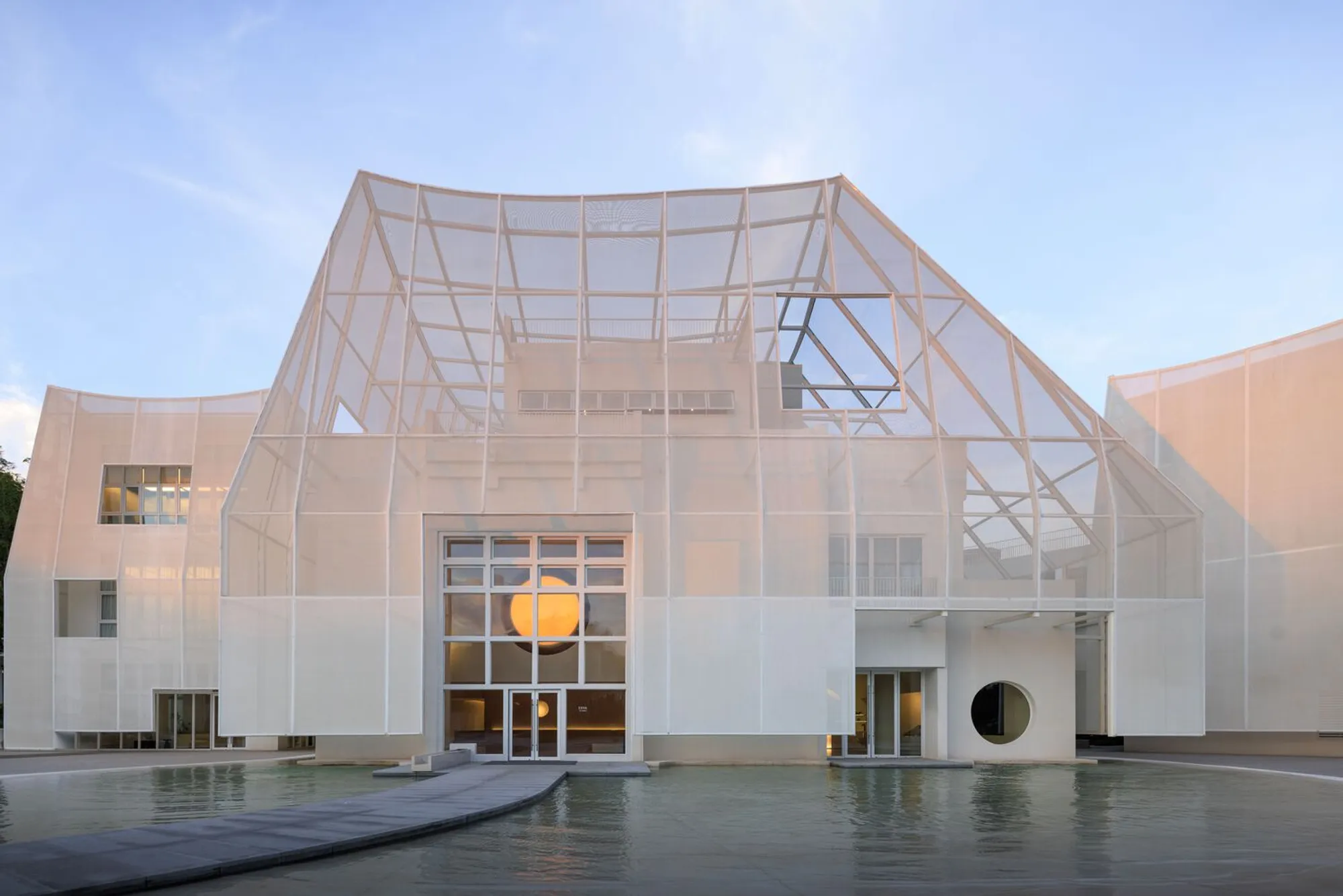 Flickering Peak Art Gallery by Wutopia Lab: A Monumental Fusion of Nature, History, and Architecture