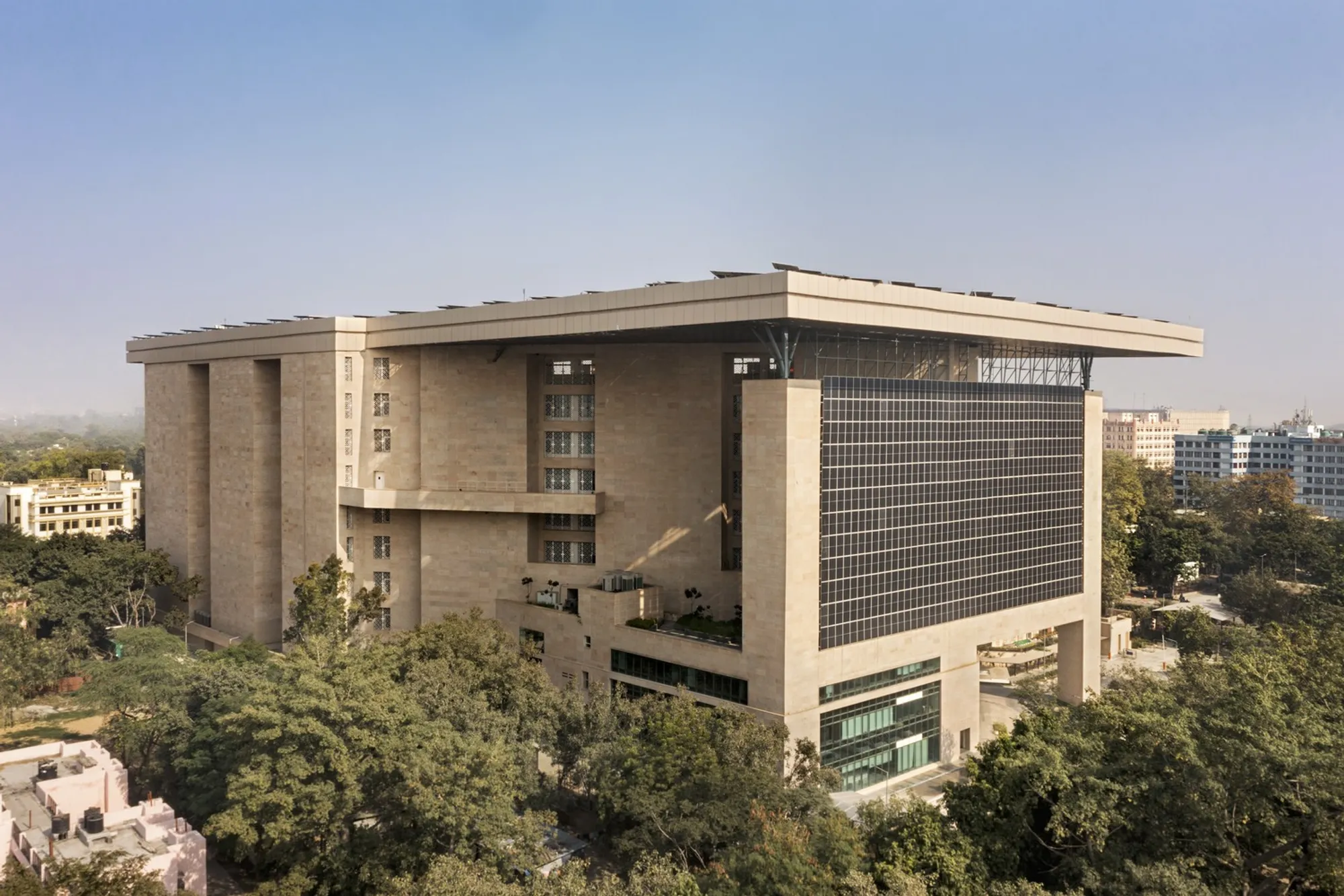 Edifice Consultants Wraps India's First Net-Positive Energy Office Building in Lutyens-Era Sandstone