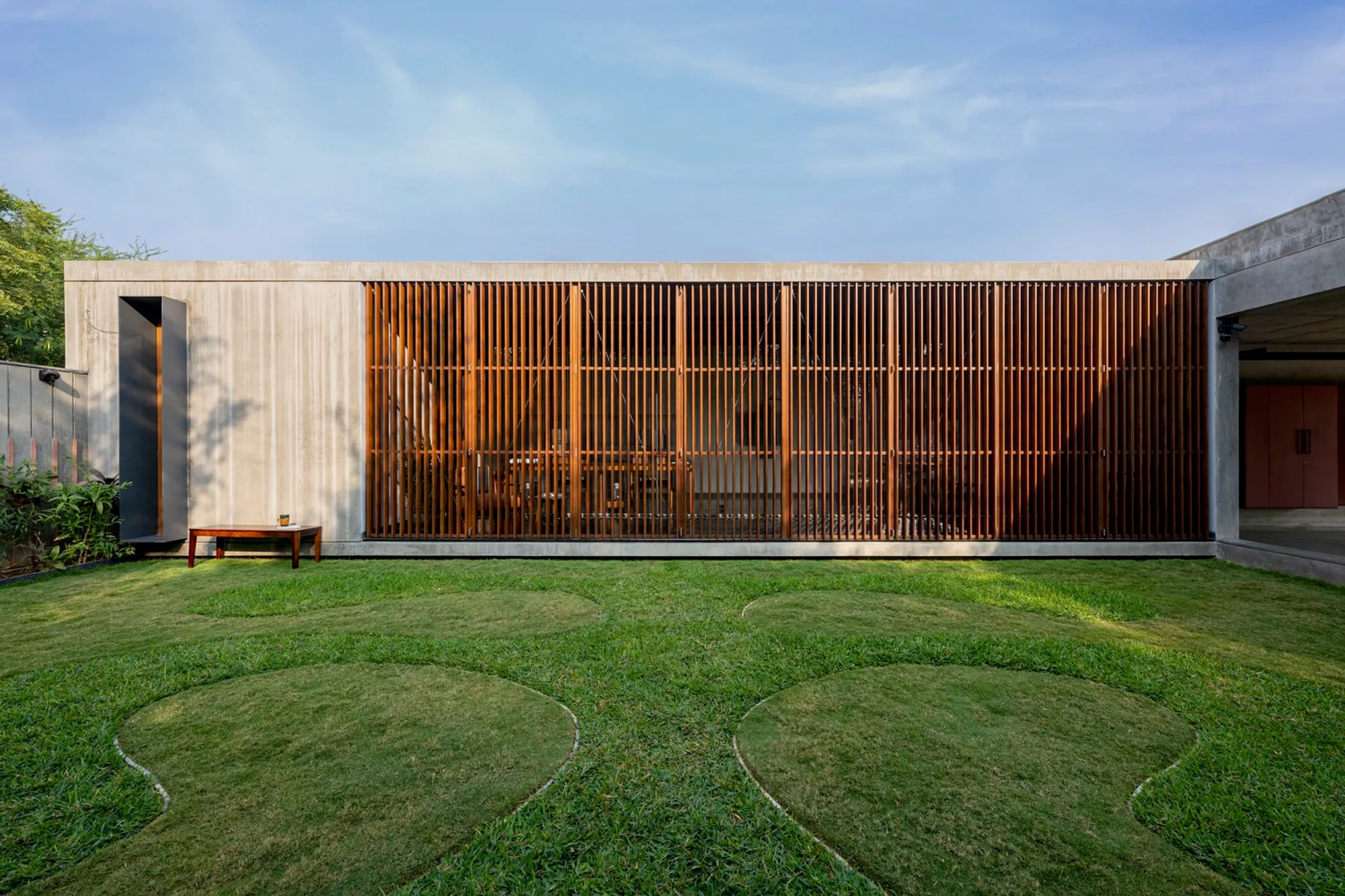 Studio AR13: An Experimental Architectural Workspace Rooted in Nature and Material Honesty