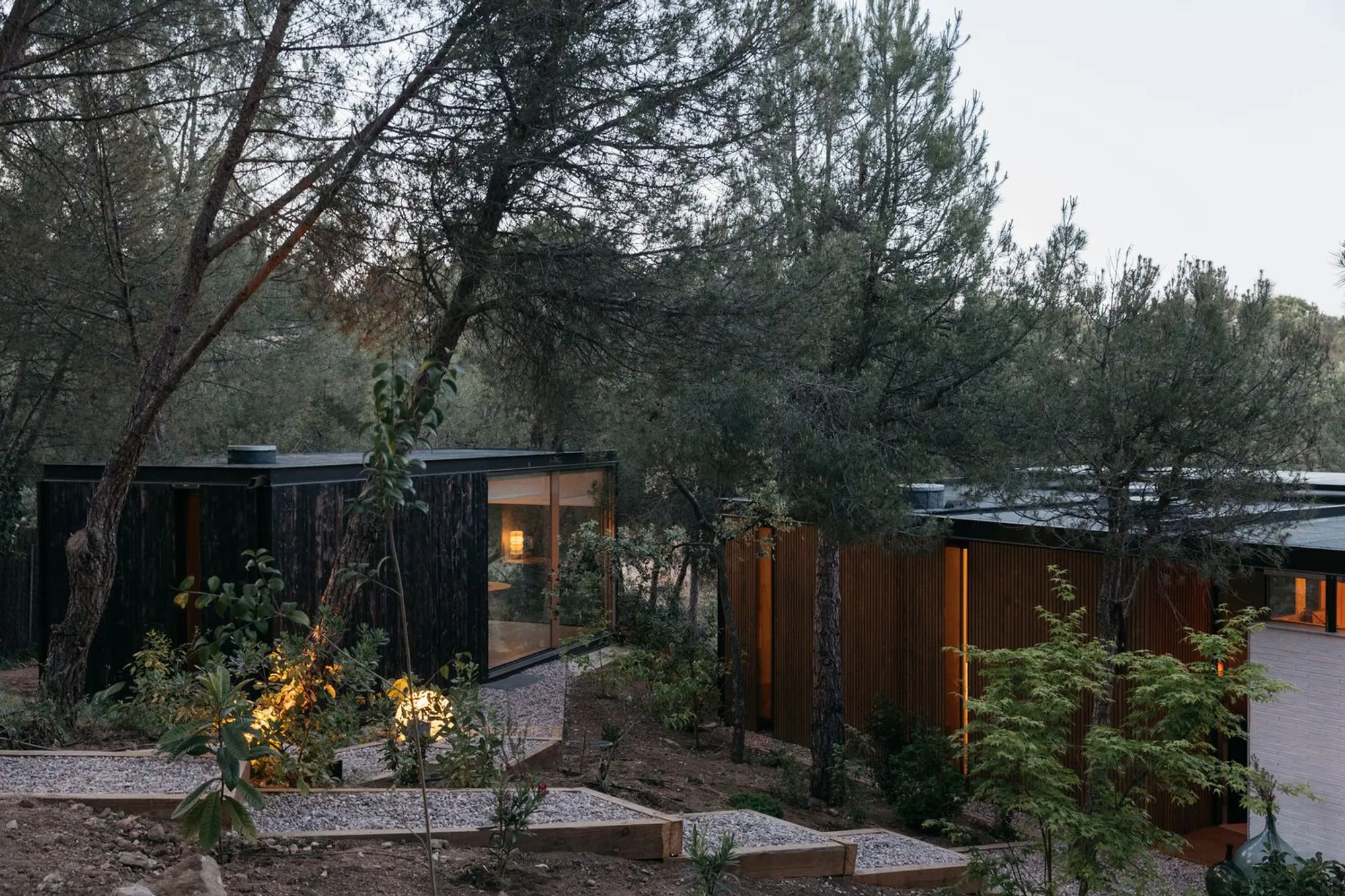 Fresnos House by delavegacanolasso: A Modular Retreat Harmonizing Architecture and Nature in Madrid