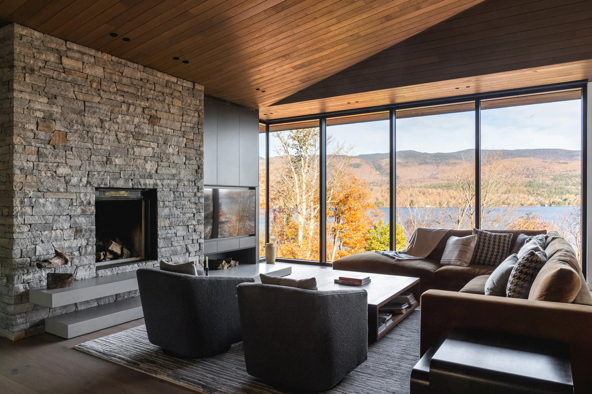 Luxury Mountain Home Design Canada: La Flèche Residence by MU Architecture
