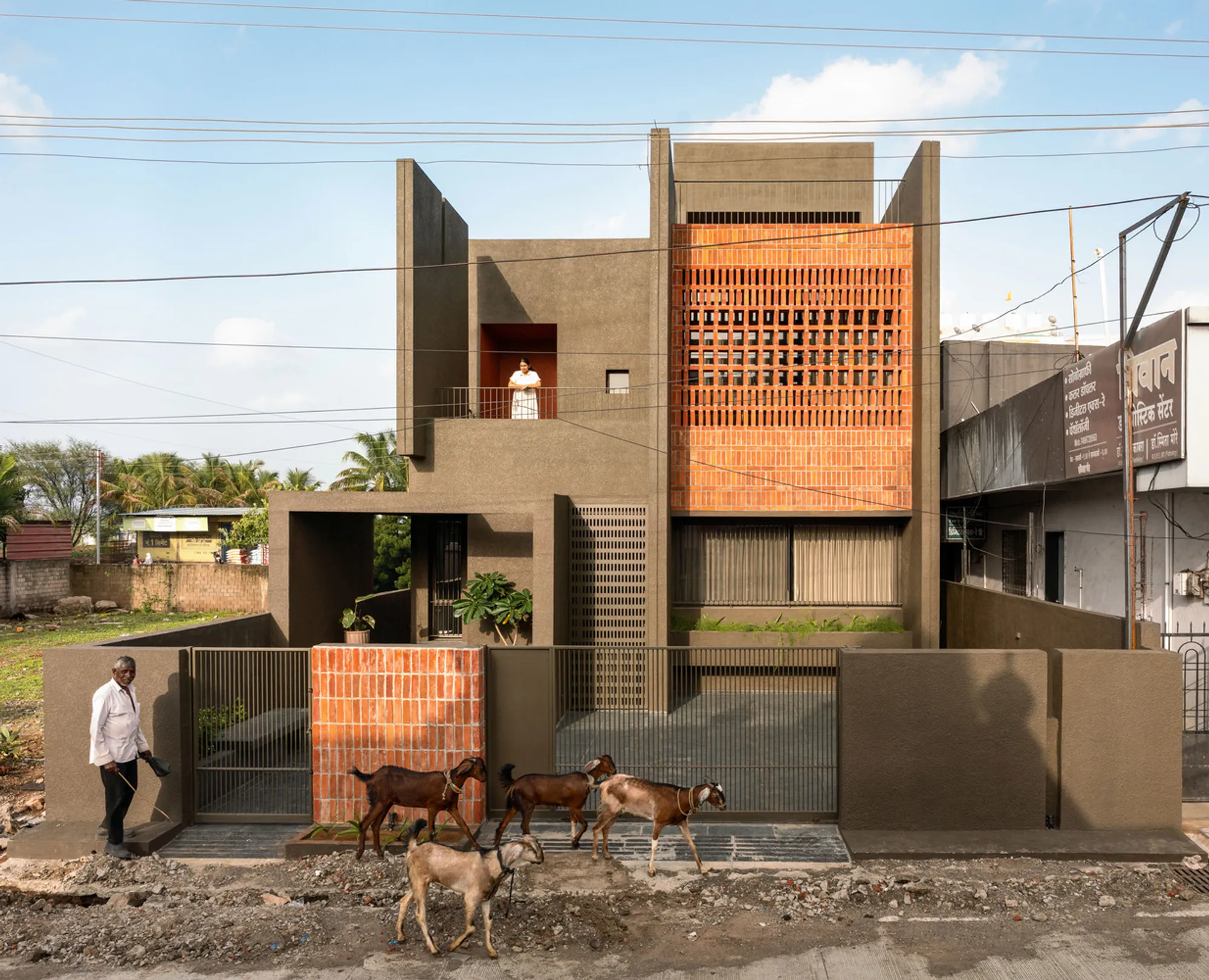 H-House by Studio Nirbaadh: Contemporary Urban House Design in India