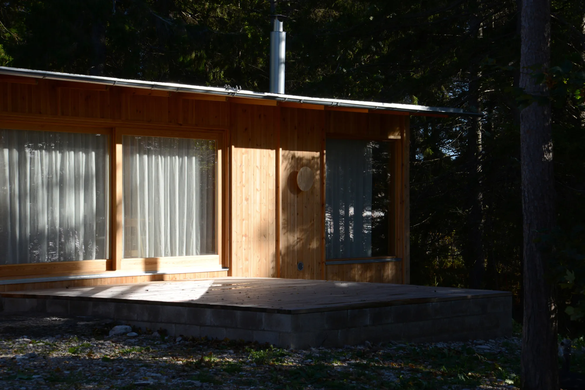 Scandinavian Summer Cottage Design in the Forest – Sahara Cottage by Ateljé Ö