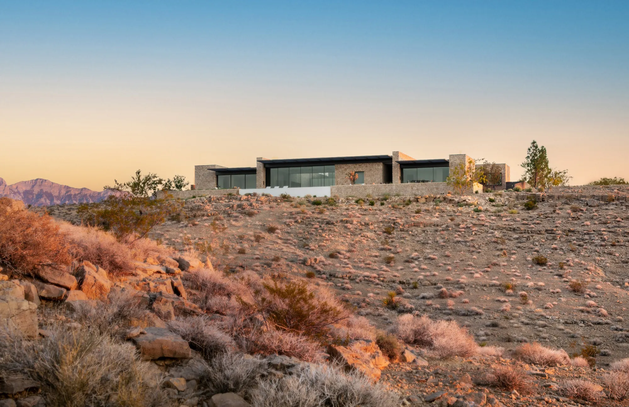 Fort 137 Residence by Daniel Joseph Chenin: A Desert Fortress of Serenity, Sustainability, and Sculptural Architecture