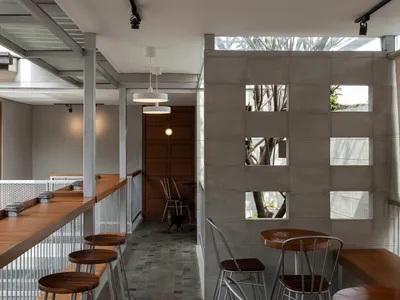 Modern Café Renovation: Hibrew Coffee and Cuisine by Simpul Studio in Sukajadi