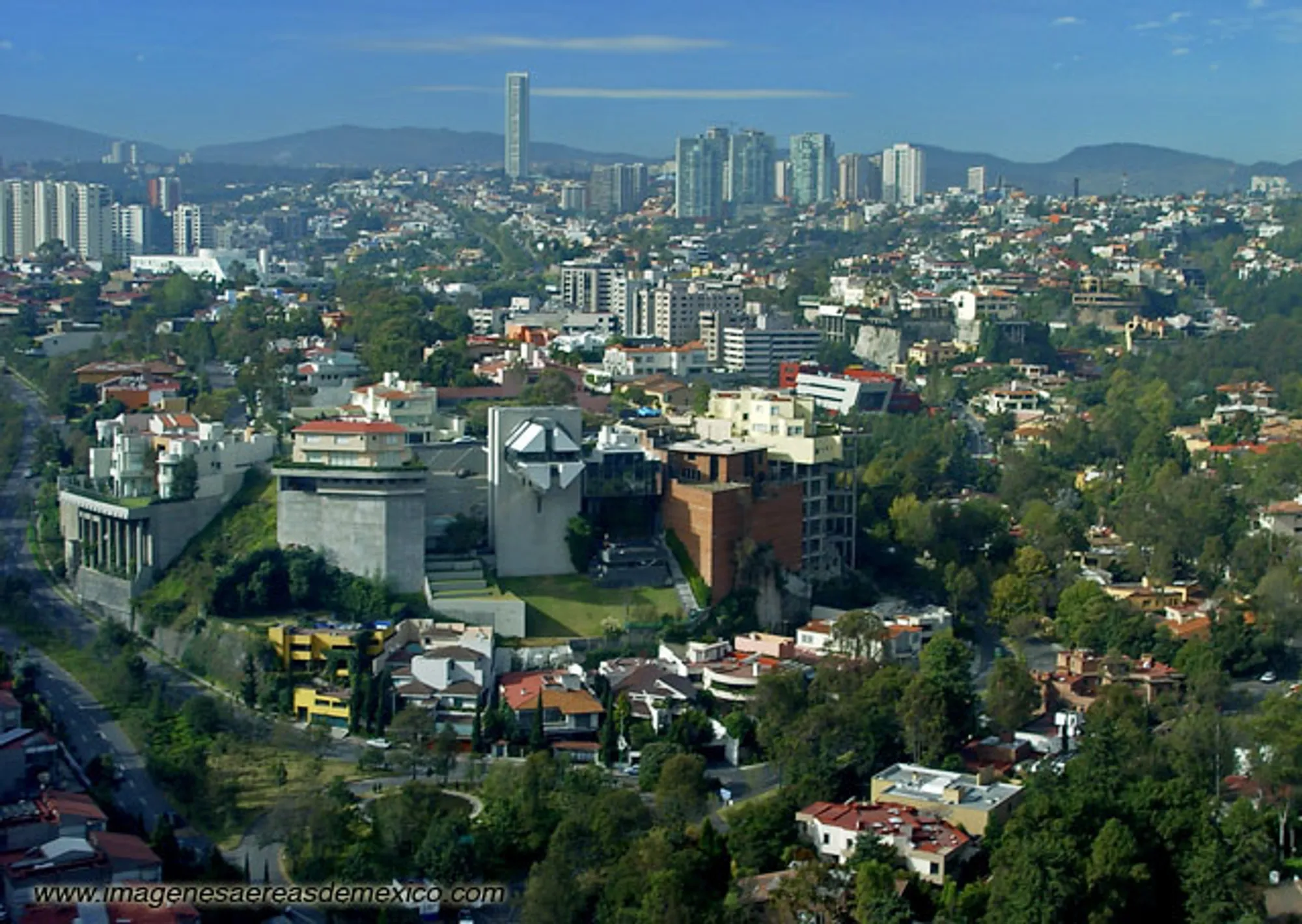 Architecture Classics: Casa en el Aire – A Sculptural Masterpiece by Agustín Hernández