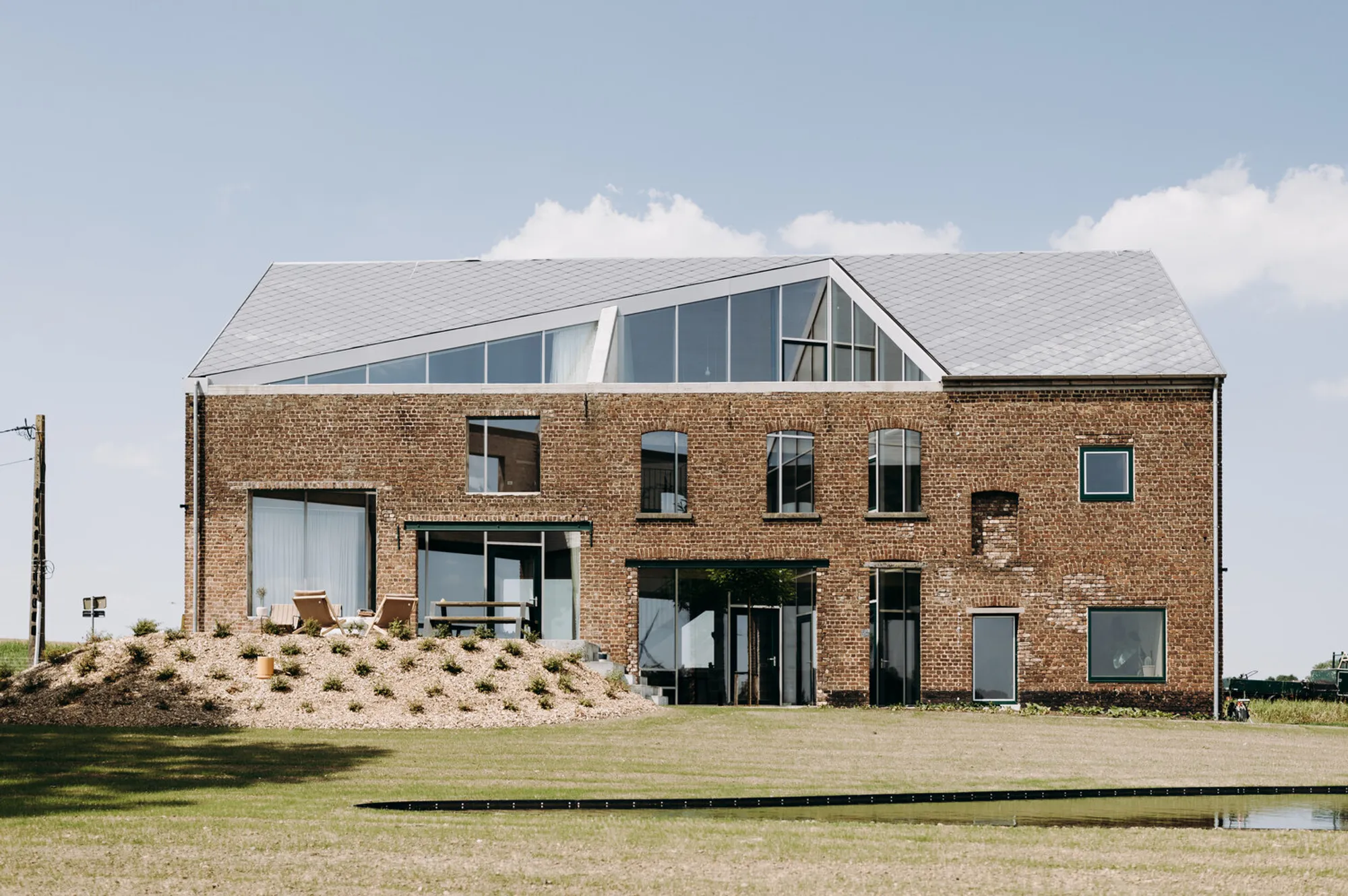 Lyco House: A Sustainable Barn Conversion in Belgium by OYO Architects