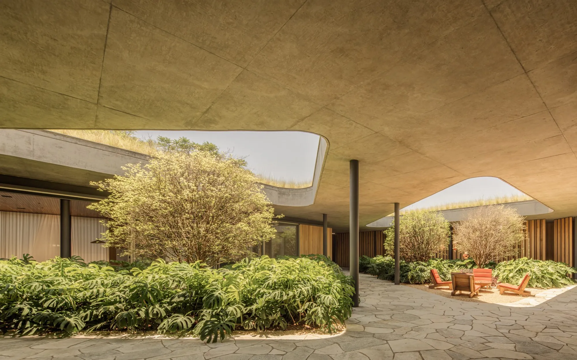 GAK House: A Green Roof Luxury House by Bernardes Arquitetura in Porto Feliz