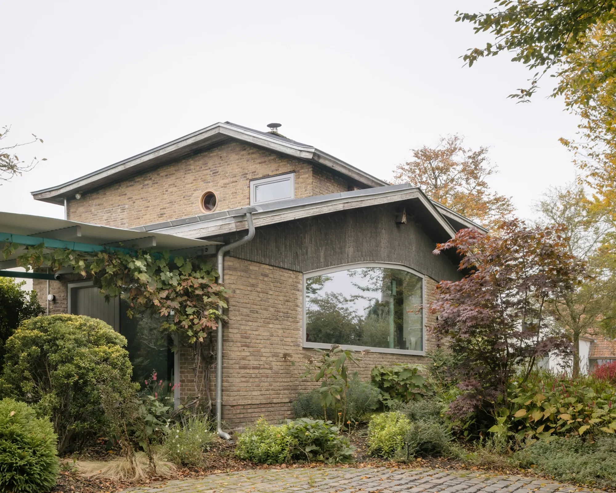 DT House by AE-architecten: A Thoughtful 20th-Century House Renovation in Ghent