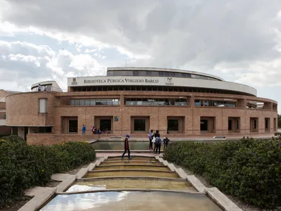 Architecture Classics: Virgilio Barco Library by Rogelio Salmona – A Cultural Landmark in Bogotá