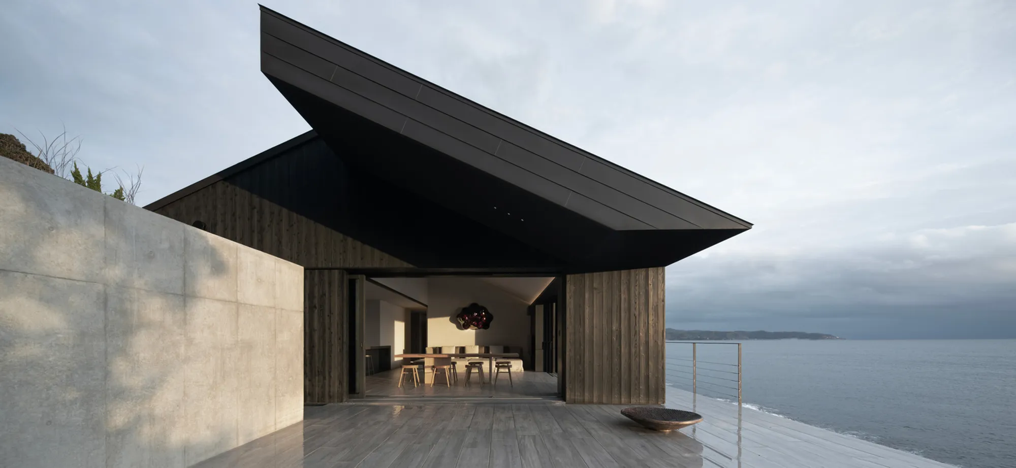 WA House by Curiosity & Atelier Haretoke – A Modern Fisherman’s Retreat in Shirahama, Japan