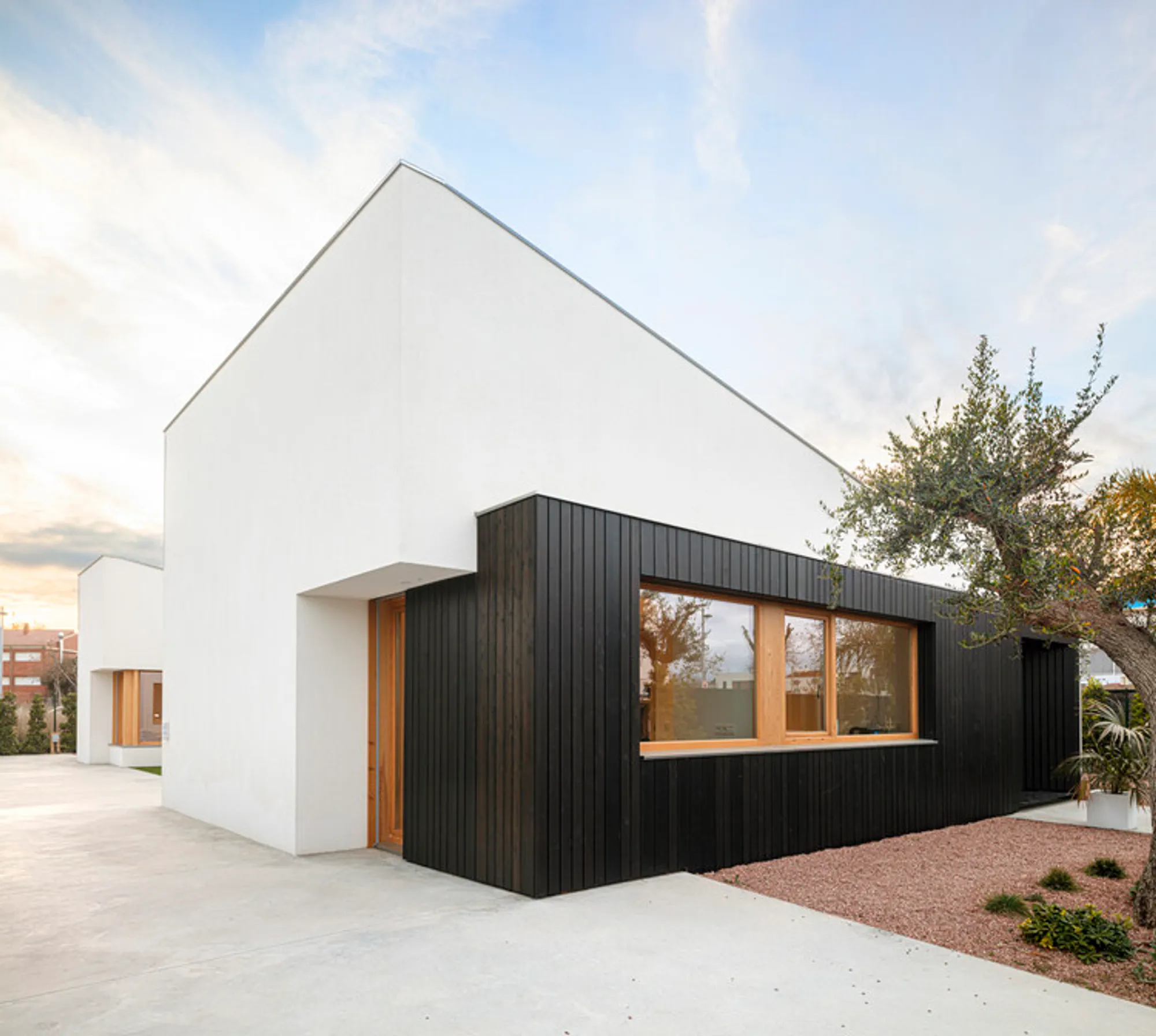 GV House by Alventosa Morell Arquitectes: A Bioclimatic Home Blending Sunlight, Privacy, and Sustainability