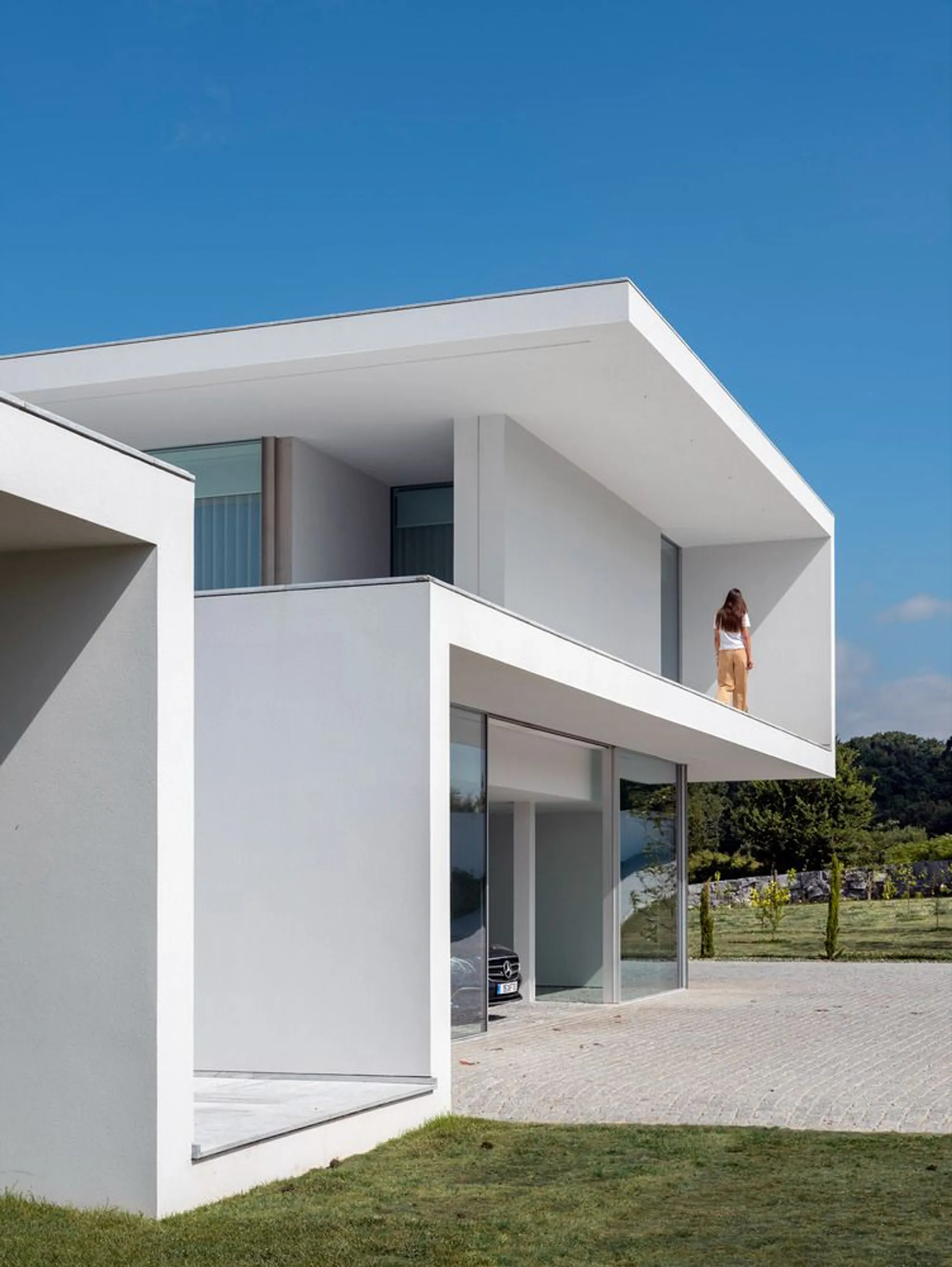 MTMG House by NOARQ – A Contemporary Family Home Overlooking Santo Tirso
