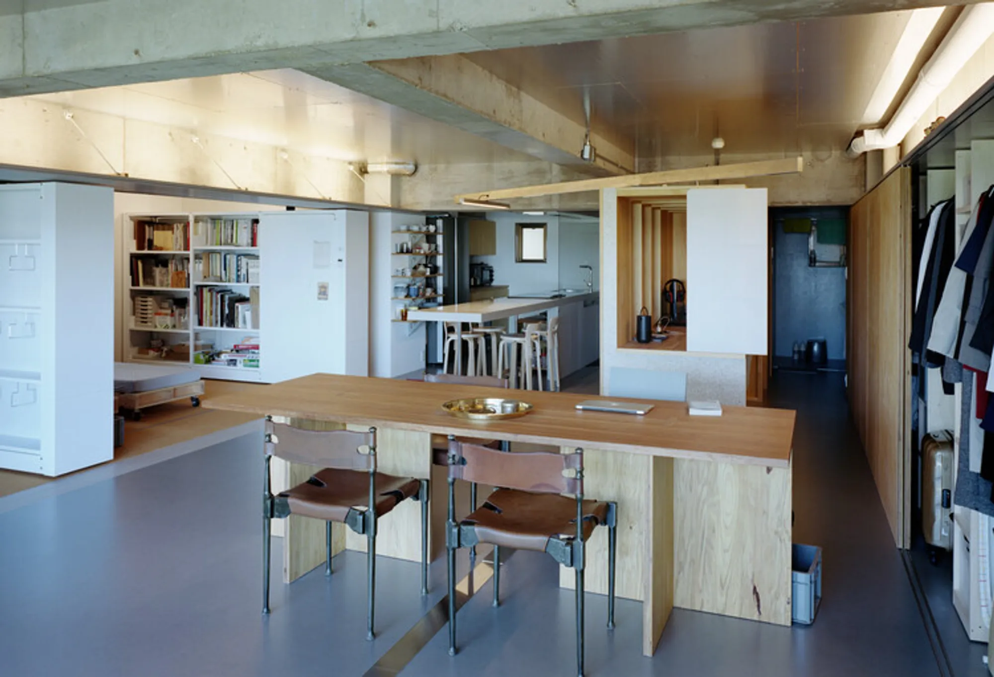 Flat Renovation in Sakurazaka by ICADA + Masaaki Iwamoto Laboratory