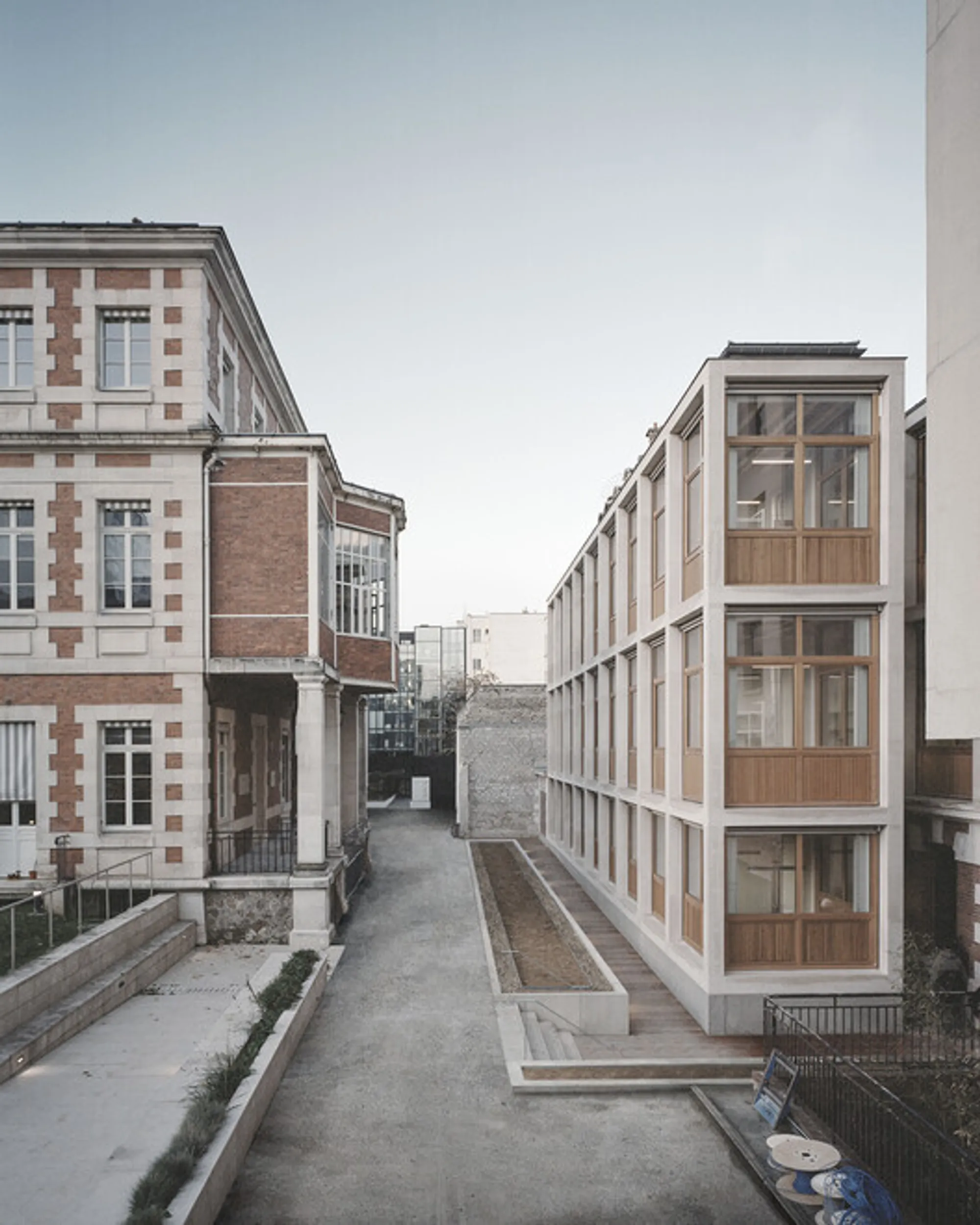 CMIP Medical Center by jaq – Extension, Innovation, and Human-Centered Design in Paris