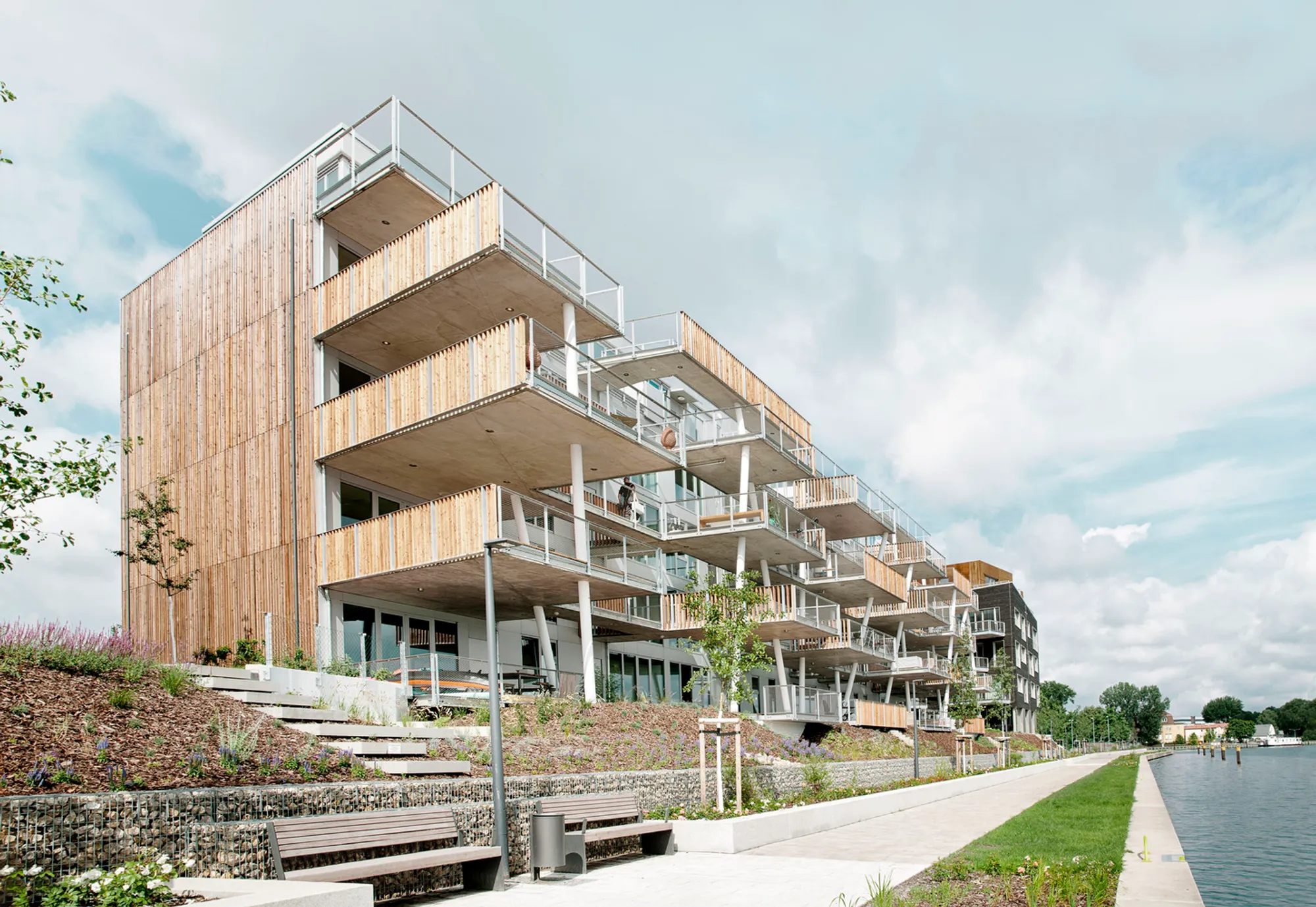 Footbridge on the Water Residential Building – LOVE Architecture and Urbanism in Berlin