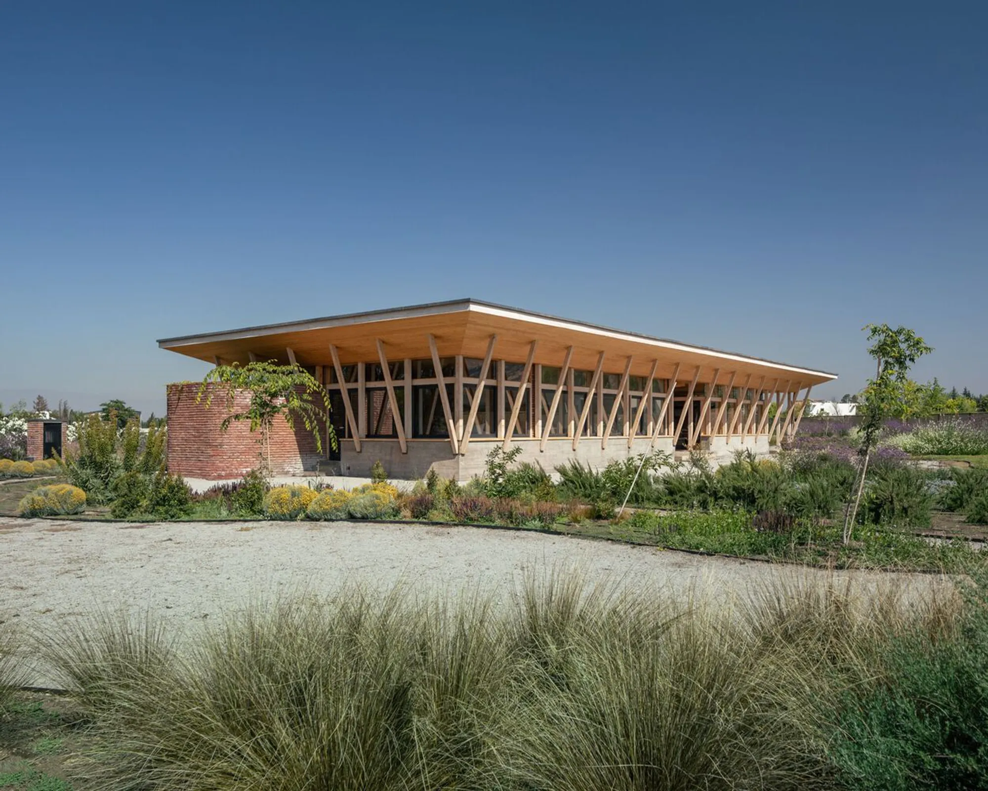 Curved Walls House by Schwember García-Huidobro Arquitectos