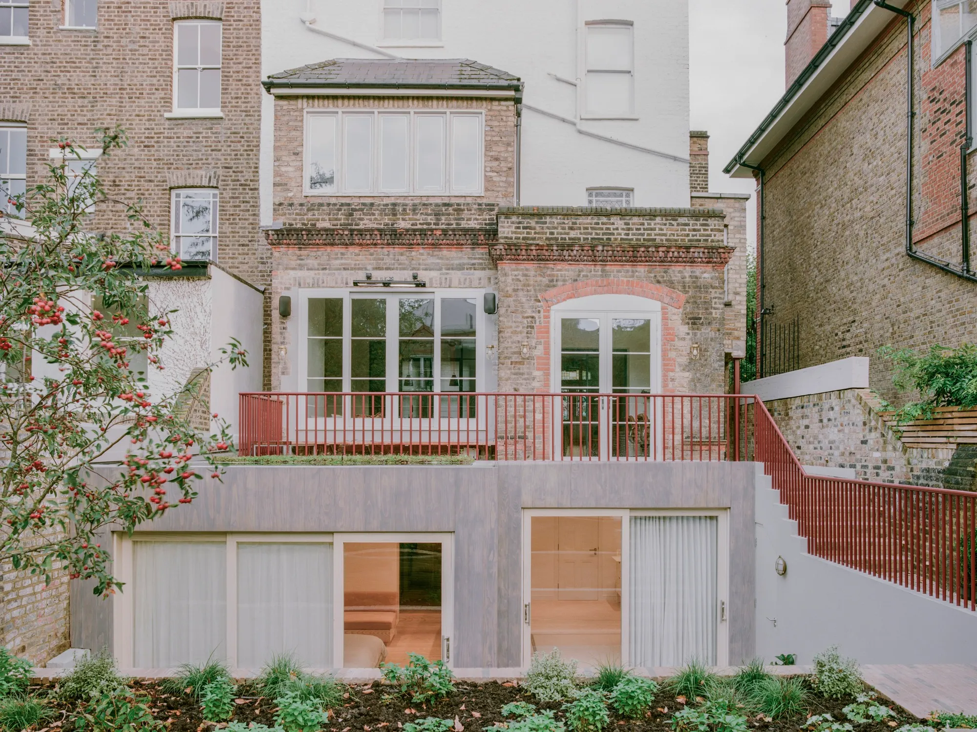 Steele’s Road House by Neiheiser Argyros: A Contemporary Renovation of a Victorian Terrace in London