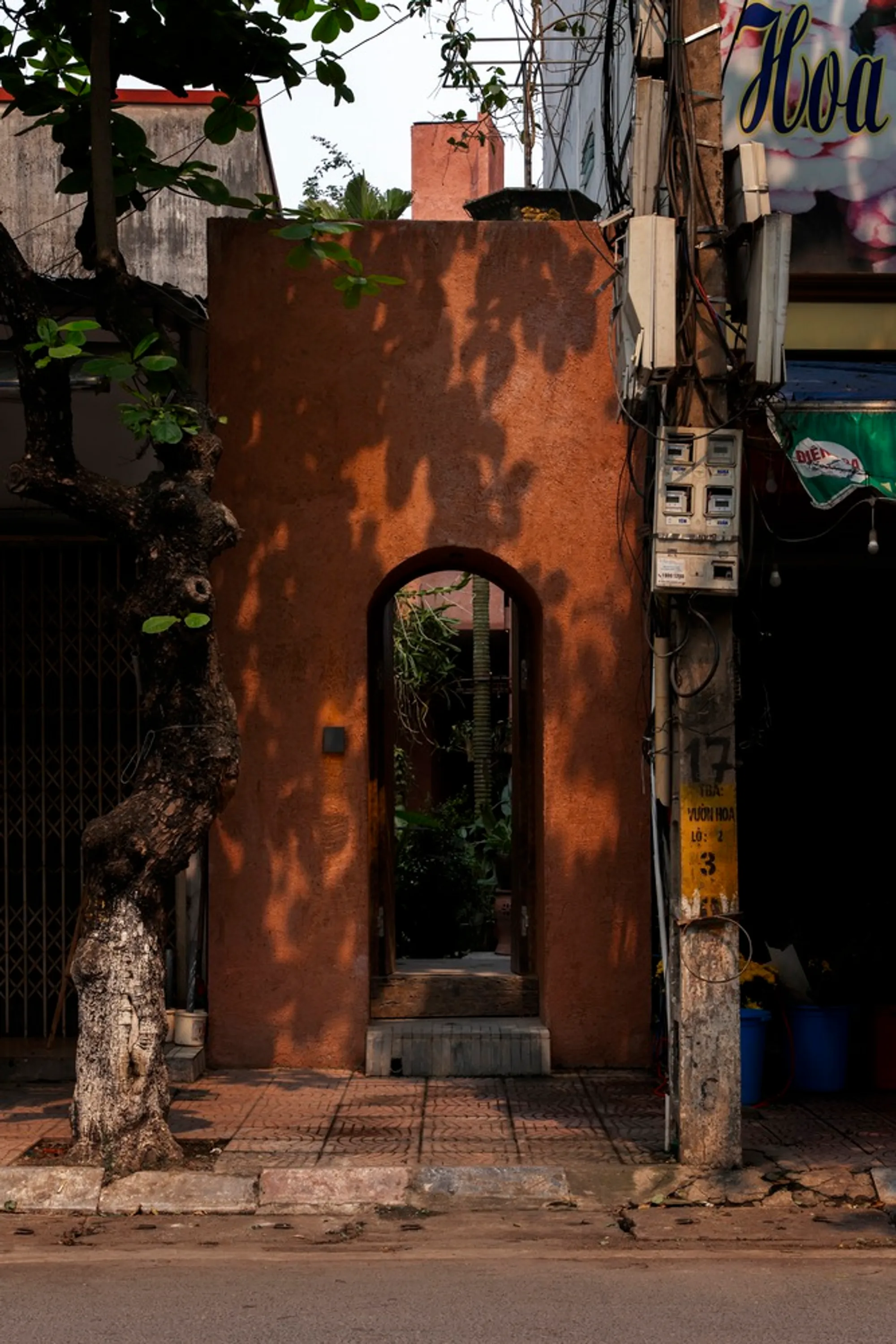 The NGÕ Alley House by D.O.G House – A Modern Vietnamese Urban Retreat
