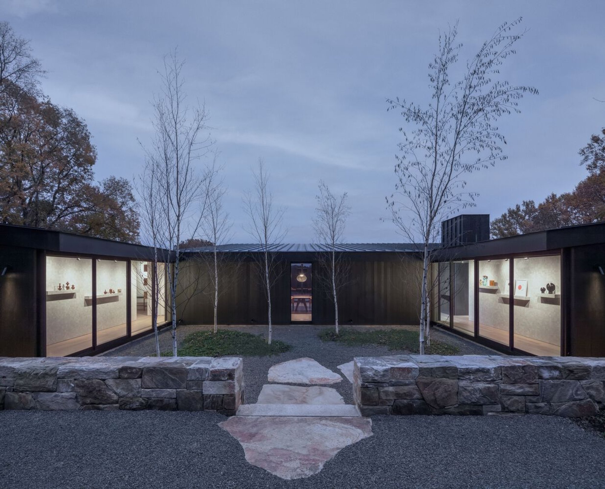 Roxbury House by Desai Chia Architecture: A Dialogue Between Art, Landscape, and Sustainability