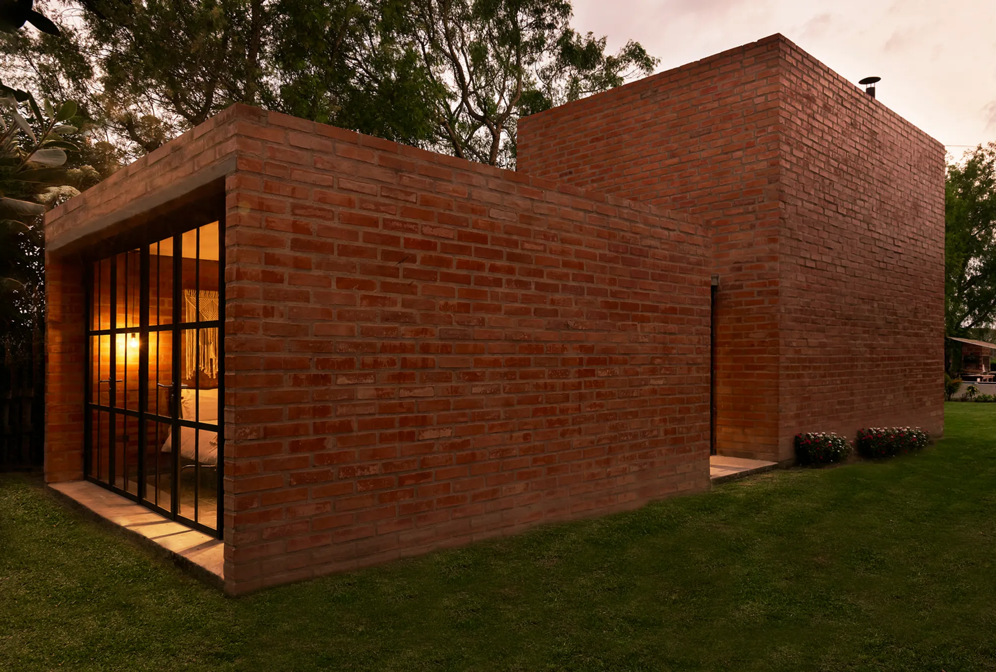 Napoles House by PJCArchitecture: A Sustainable Retreat in Quito, Ecuador