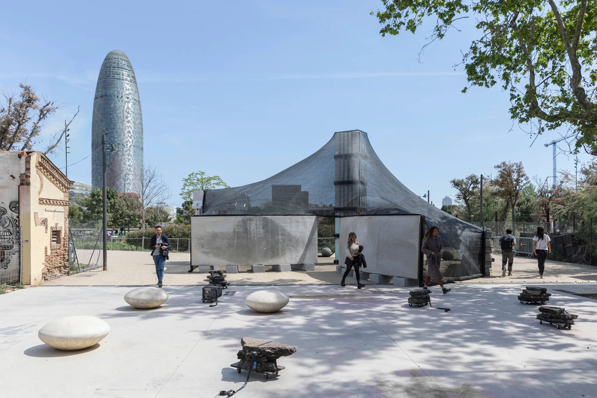 Permanently Temporary Pavilion by KOSMOS Architects + PARABASE
