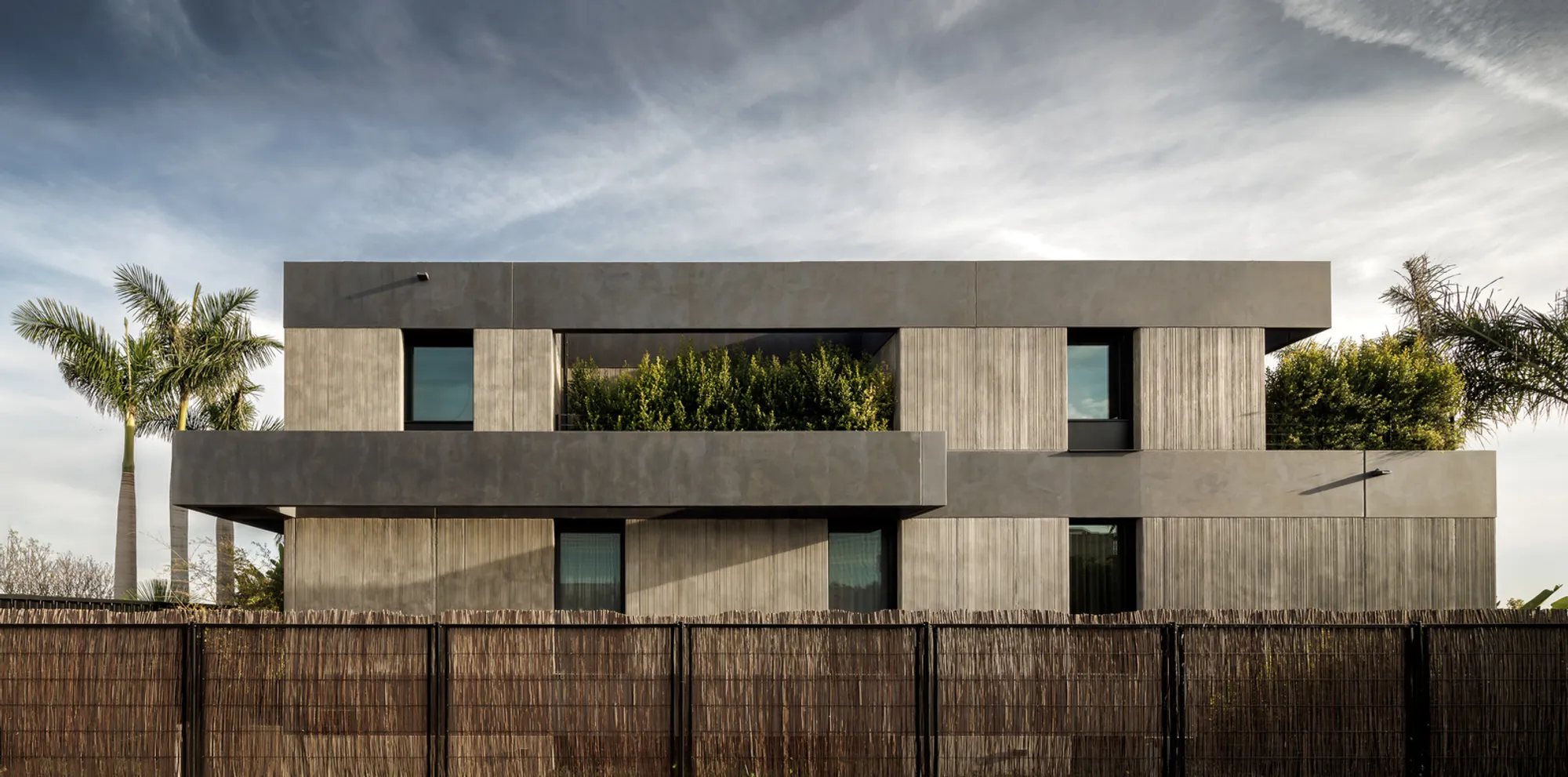 Residence 321 by Ascoz Arquitectura: A Contemporary Oasis in Ribera Alta, Spain