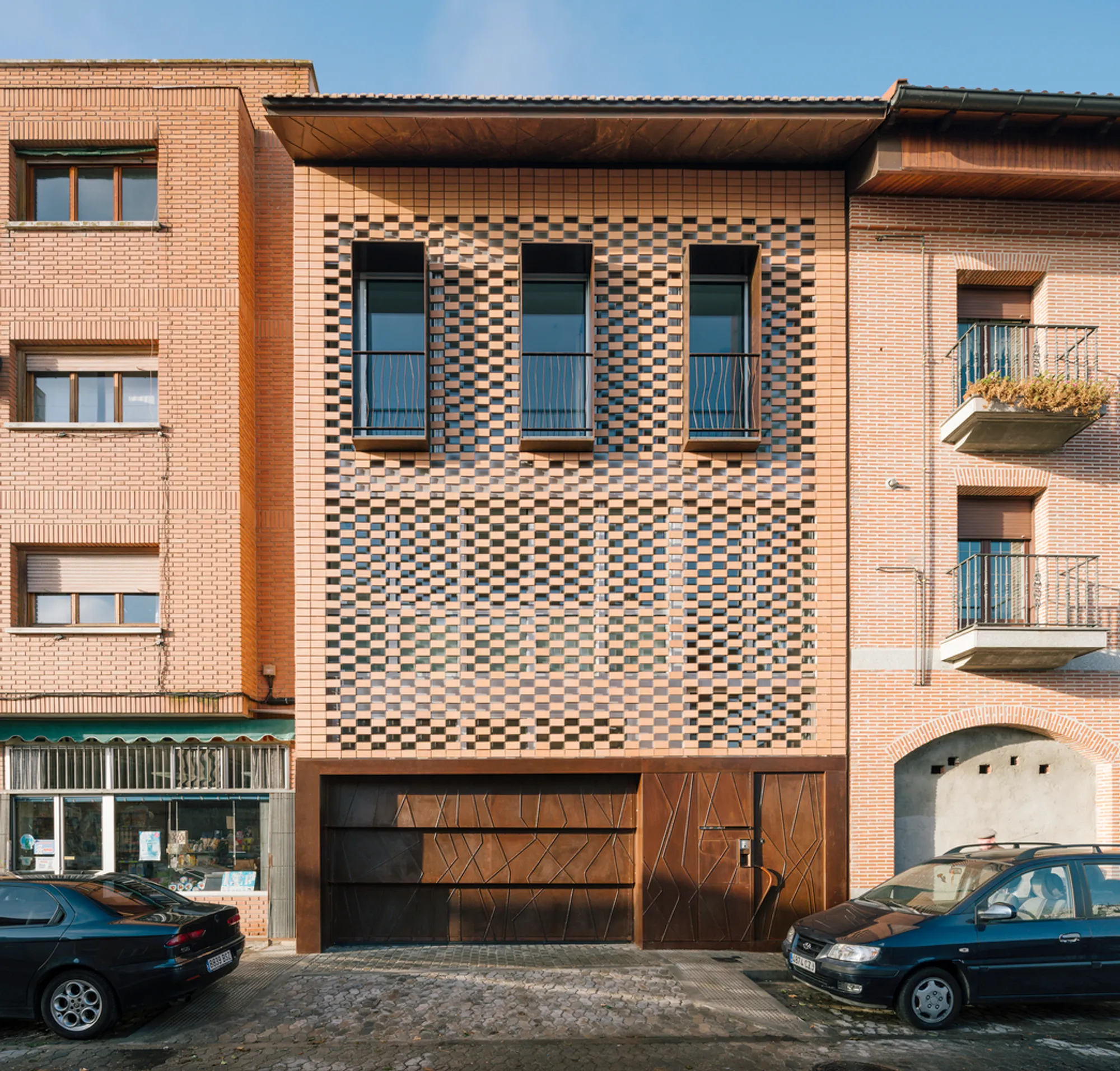 T House by Olalquiaga Arquitectos – A Fusion of Technology, Sustainability, and Tradition