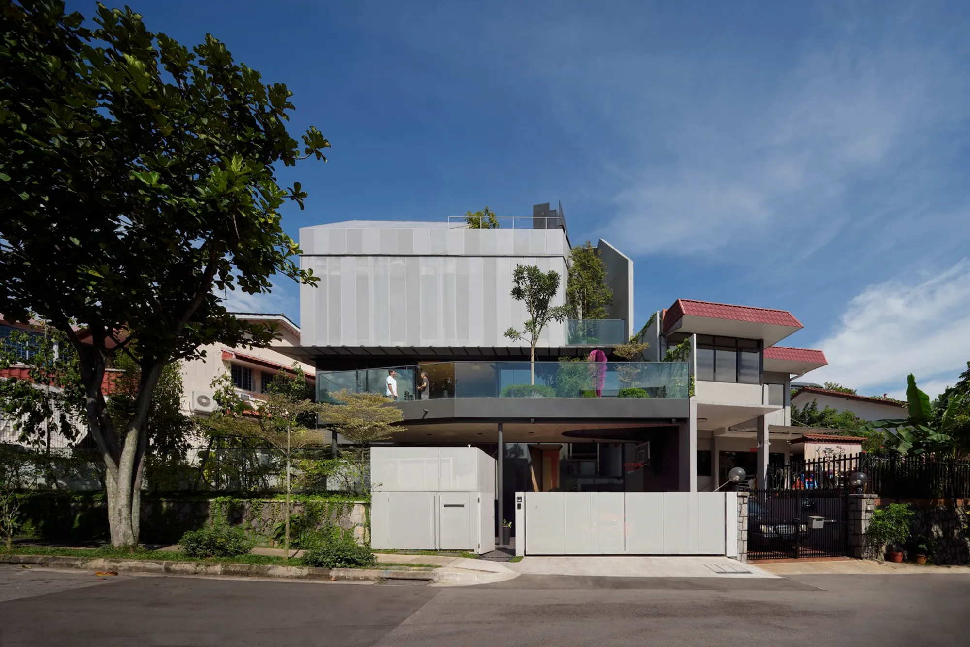 House of Mdm SC: A Modern ‘Urban Kampong’ in Singapore by JL Architects, LST Architects & Spatial Anatomy
