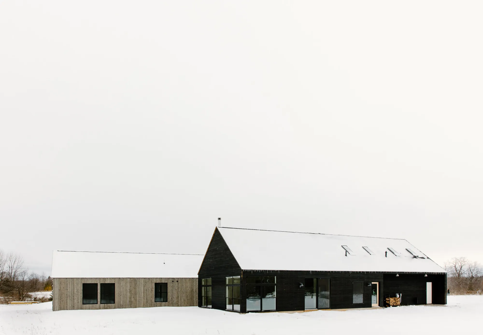 Svart Hus by Nakamoto Forestry – A Scandinavian-Inspired Black House in Wisconsin