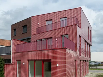 The Red House by Objekt Architecten: Innovative Multifamily Living in Aalst, Belgium