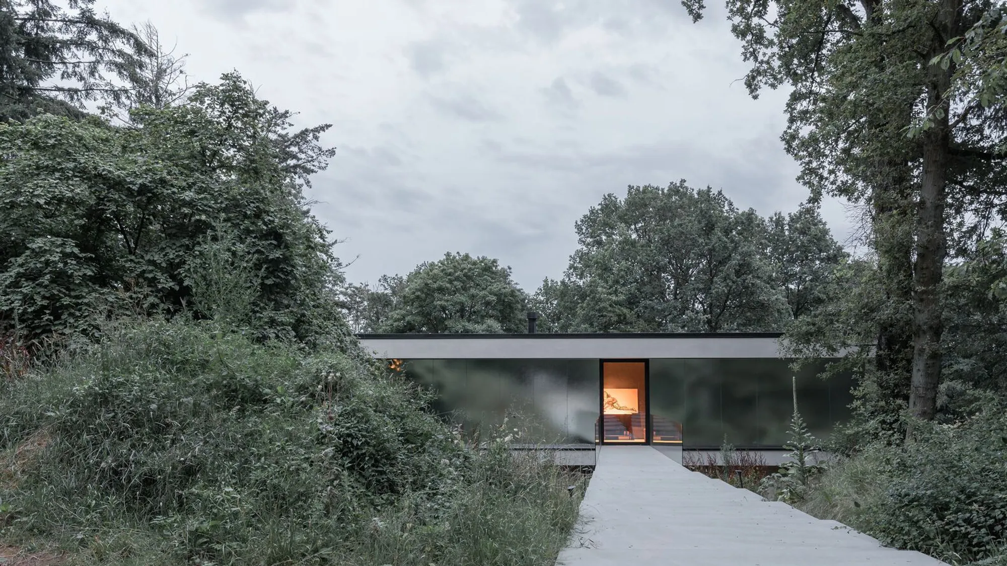Corniche House: Harmonious Family Living in Braine-l’Alleud