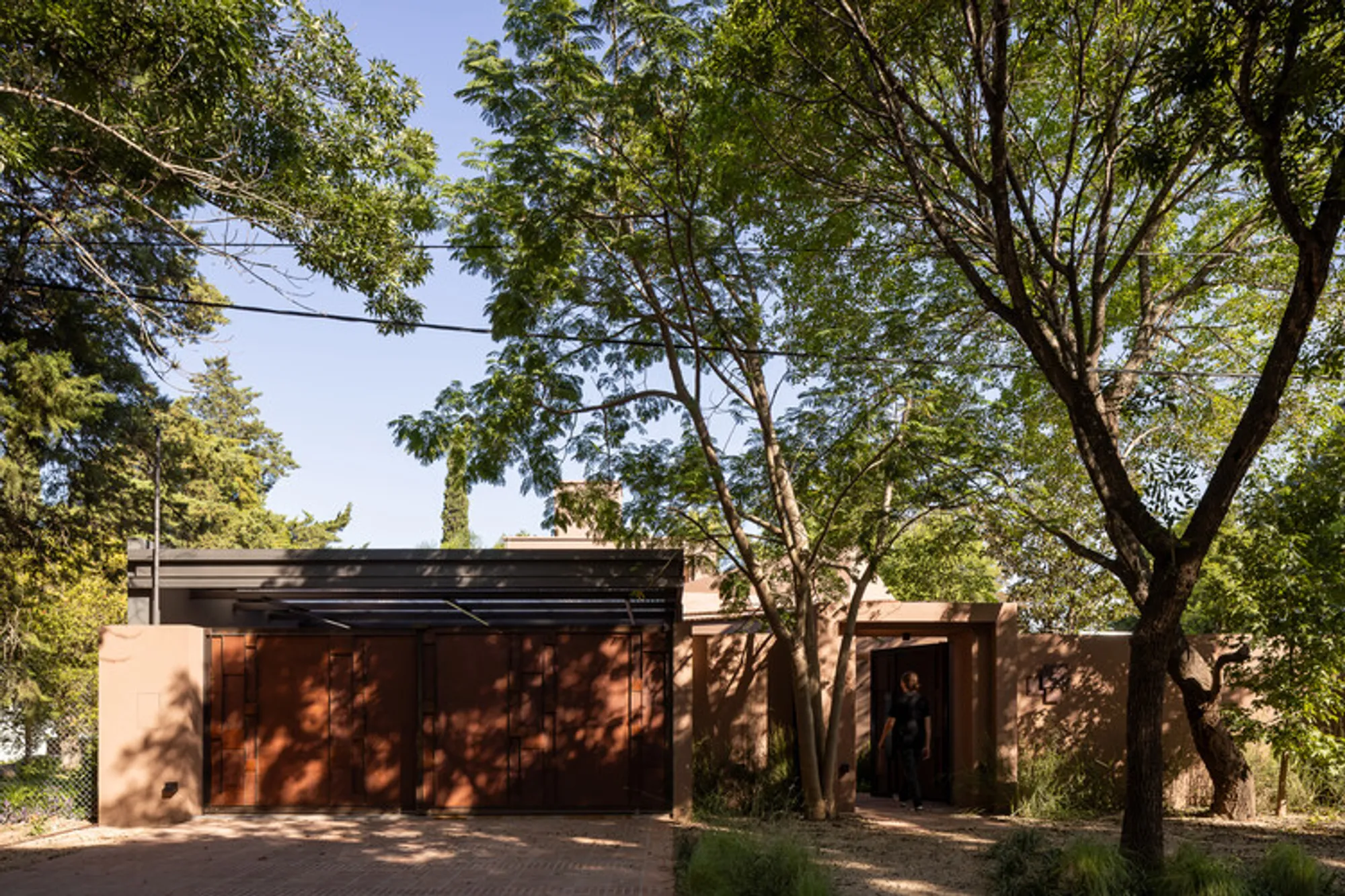 House around the Tree By otro estudio: Rafaela, Argentina